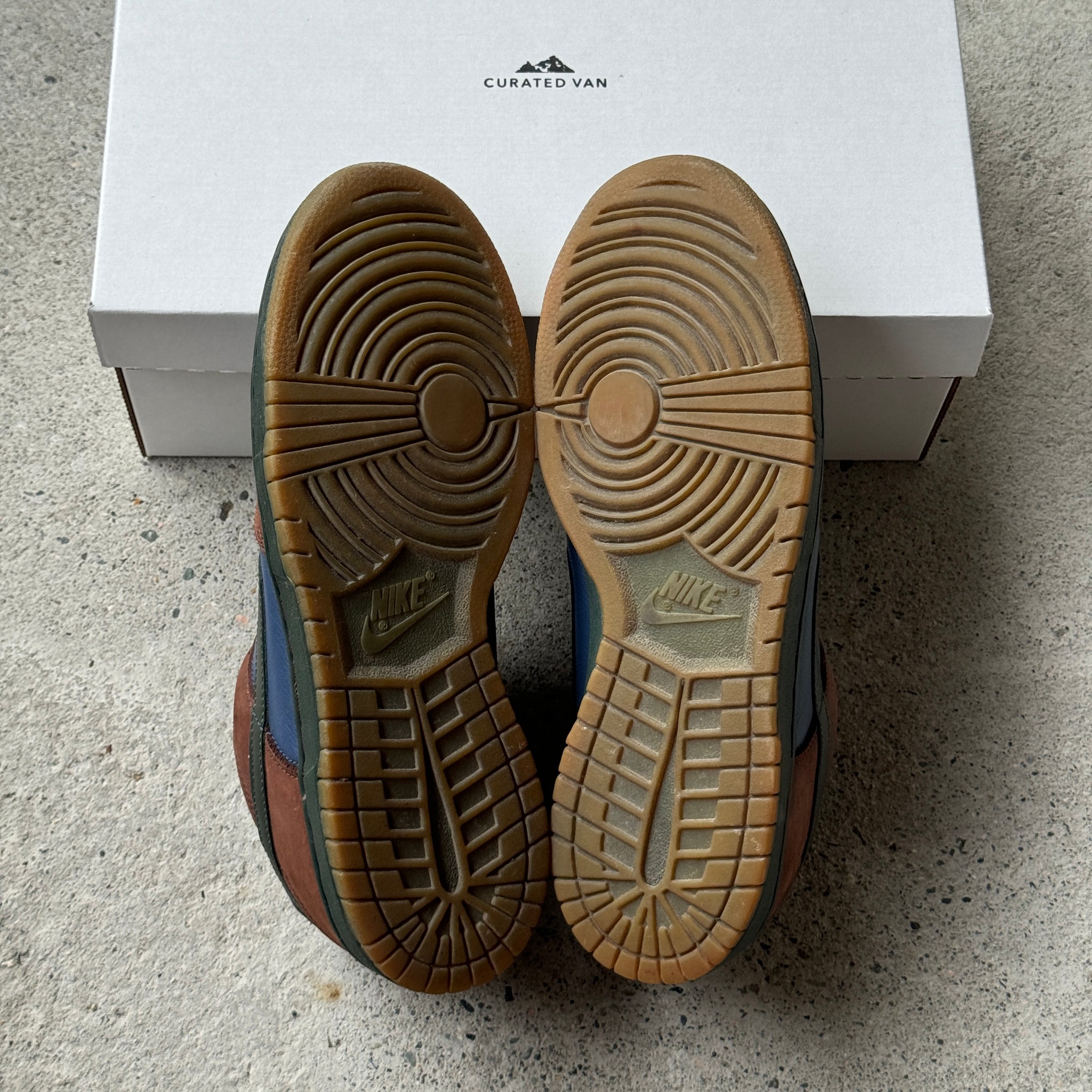 11 US - NIKE SB DUNK LOW BARF 2003
