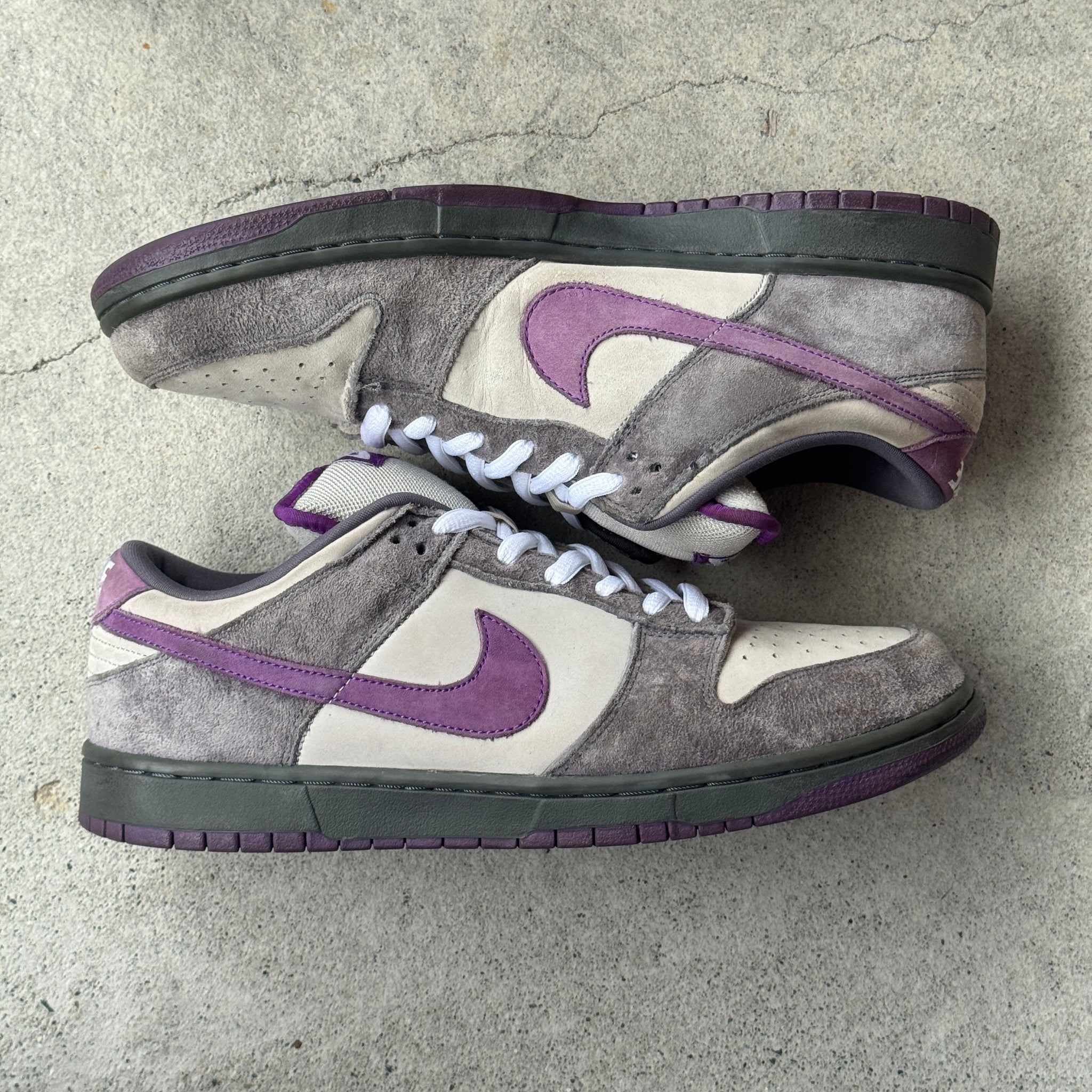 13 US - NIKE SB DUNK LOW PURPLE PIGEON W BOX 2006