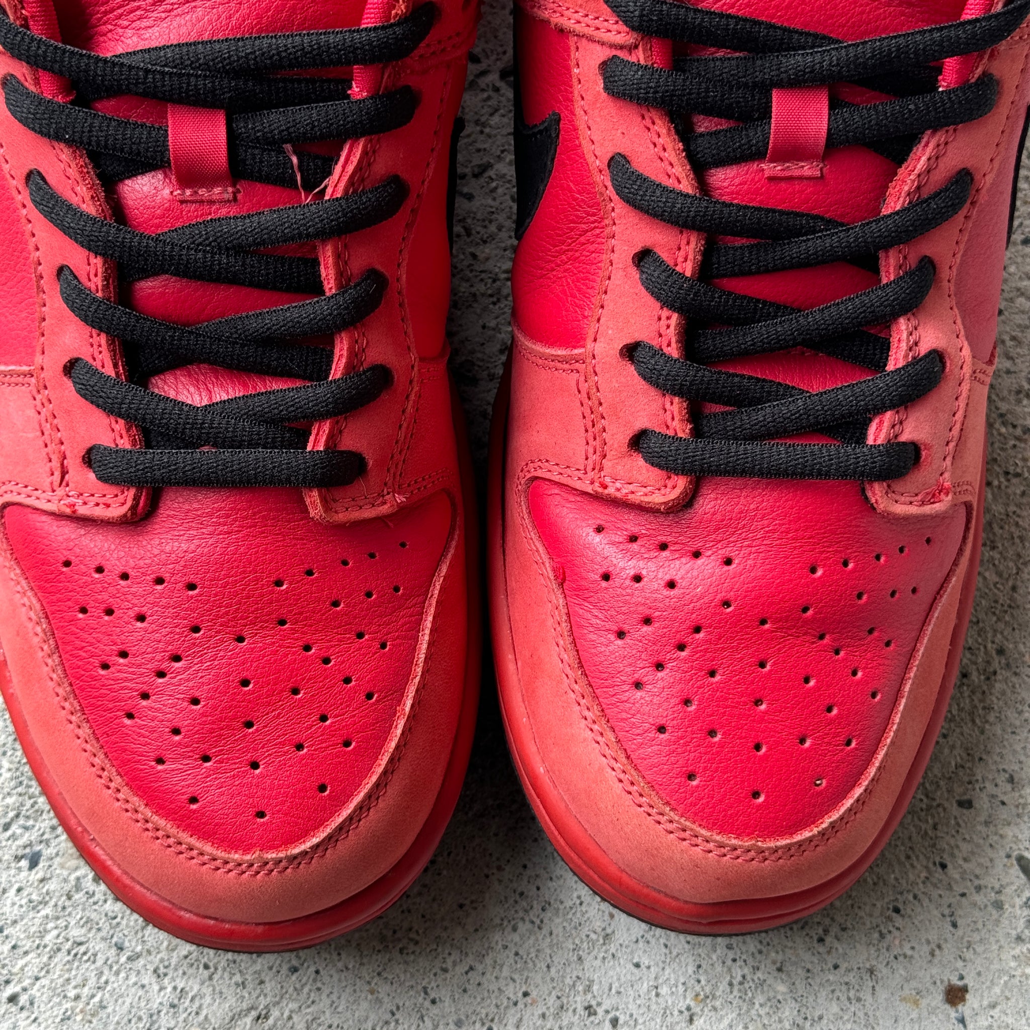 9 US - NIKE SB DUNK LOW TRUE RED 2003