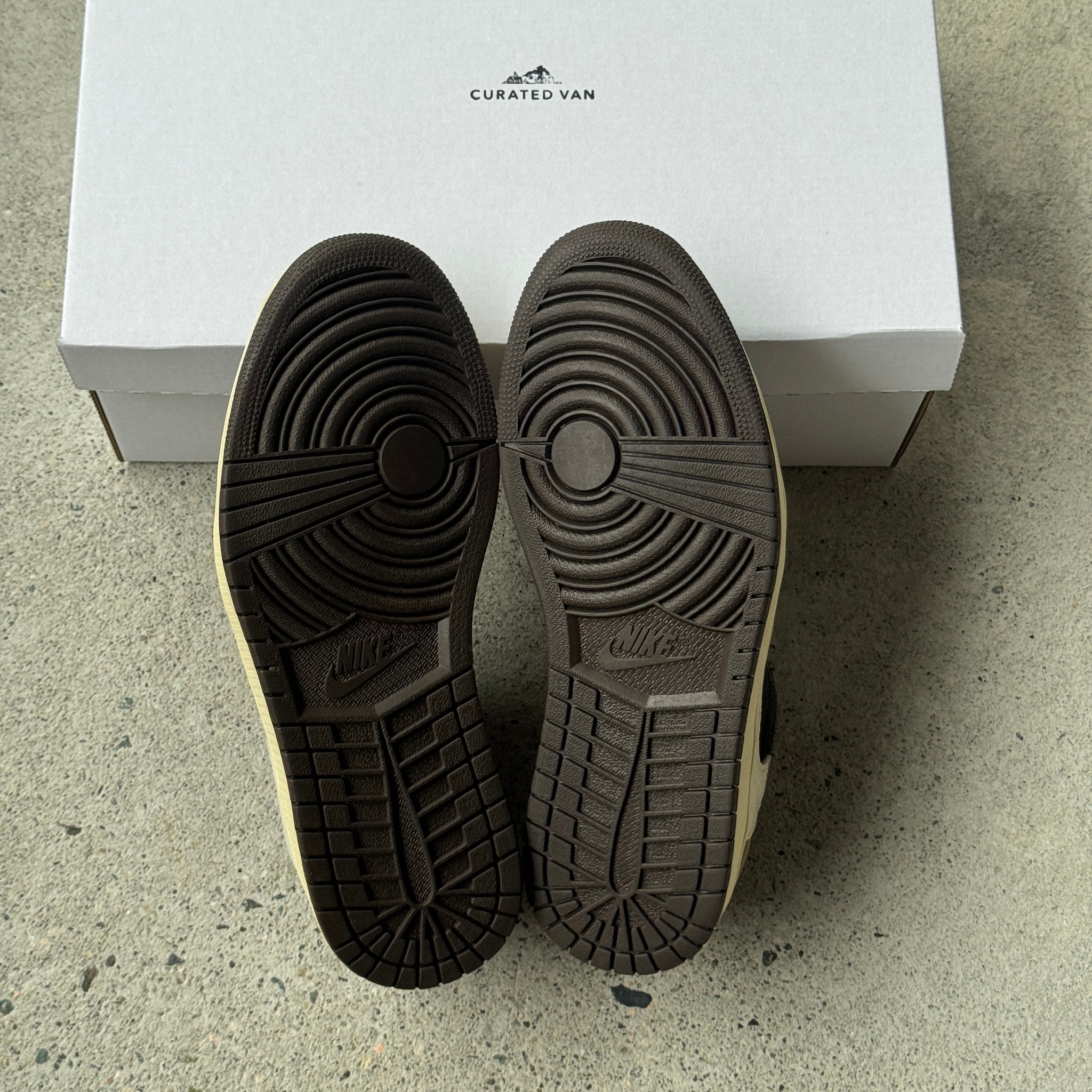 8.5 US - JORDAN 1 LOW TRAVIS SCOTT MOCHA 2019