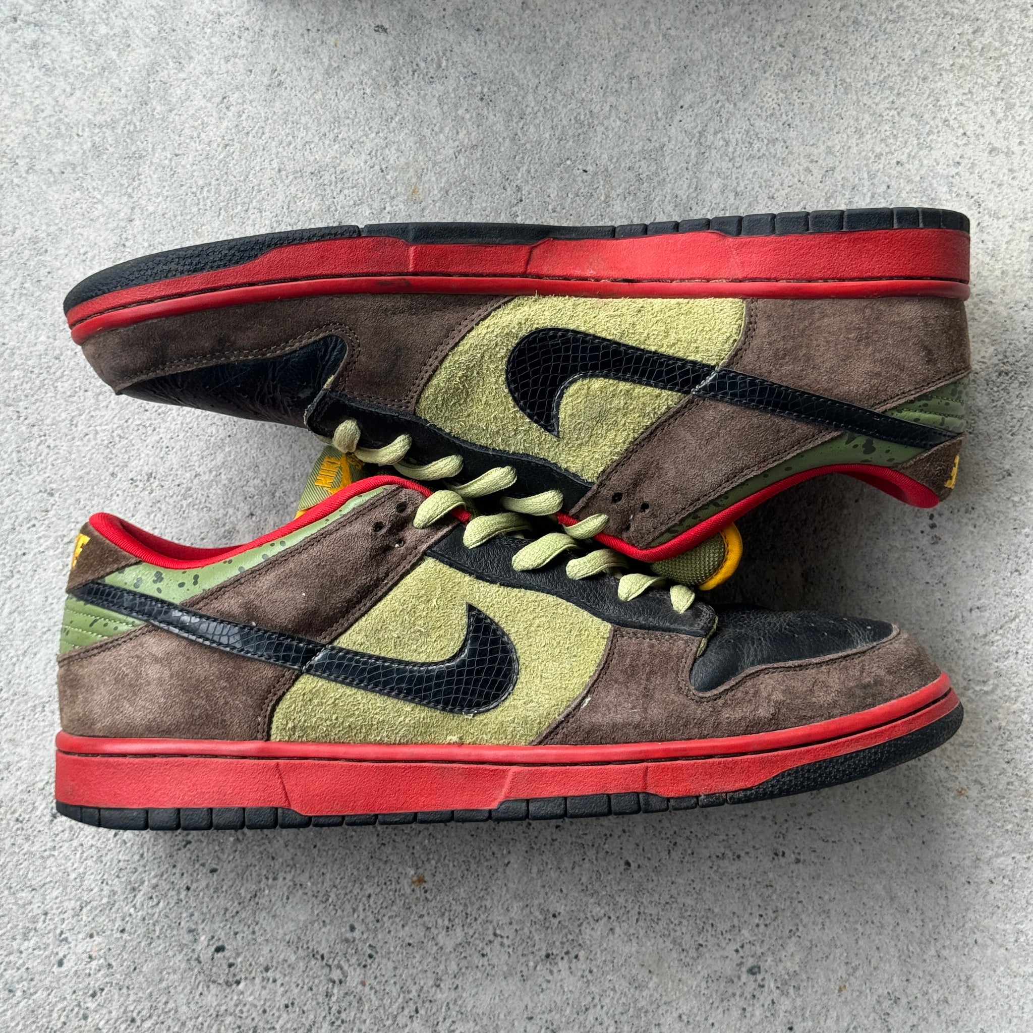 13 US - NIKE SB DUNK LOW ASPARAGUS 2009