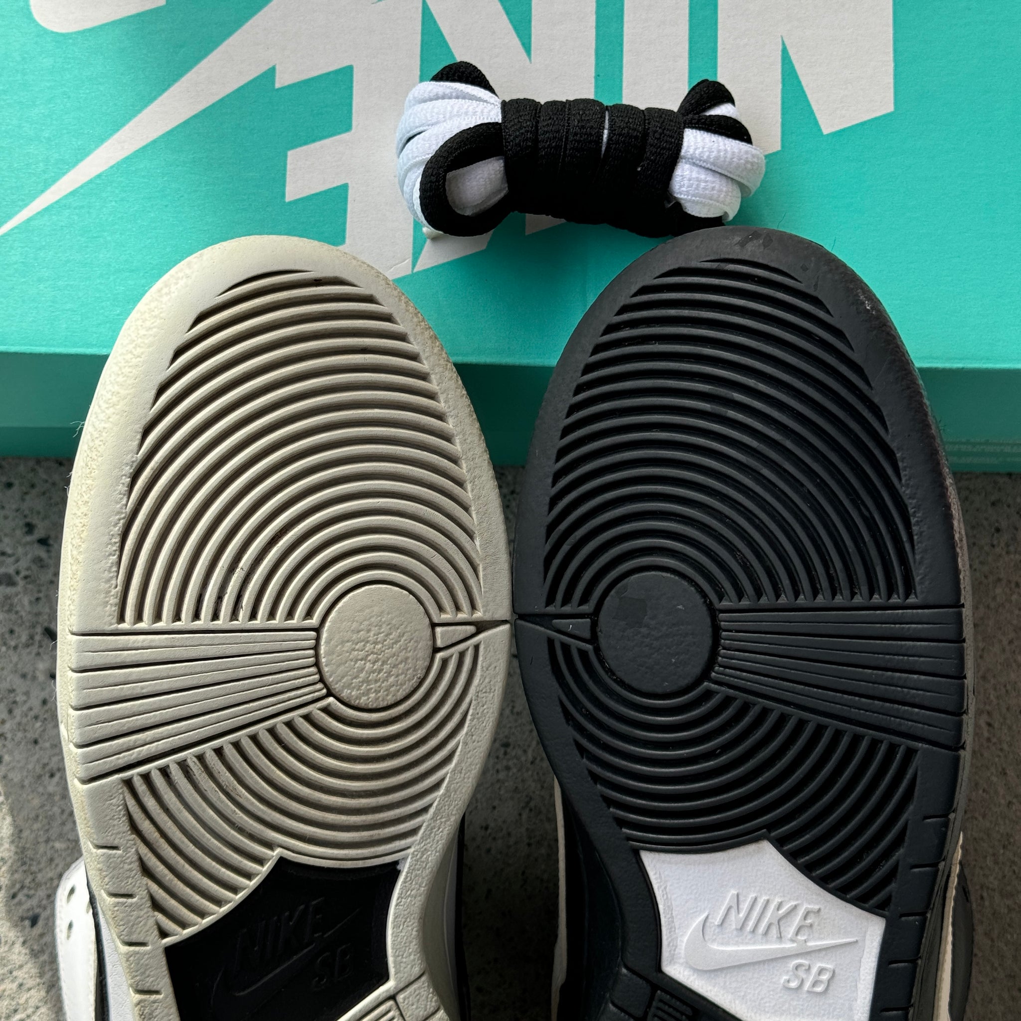 8 US - NIKE SB DUNK LOW YIN YANG W BOX 2015