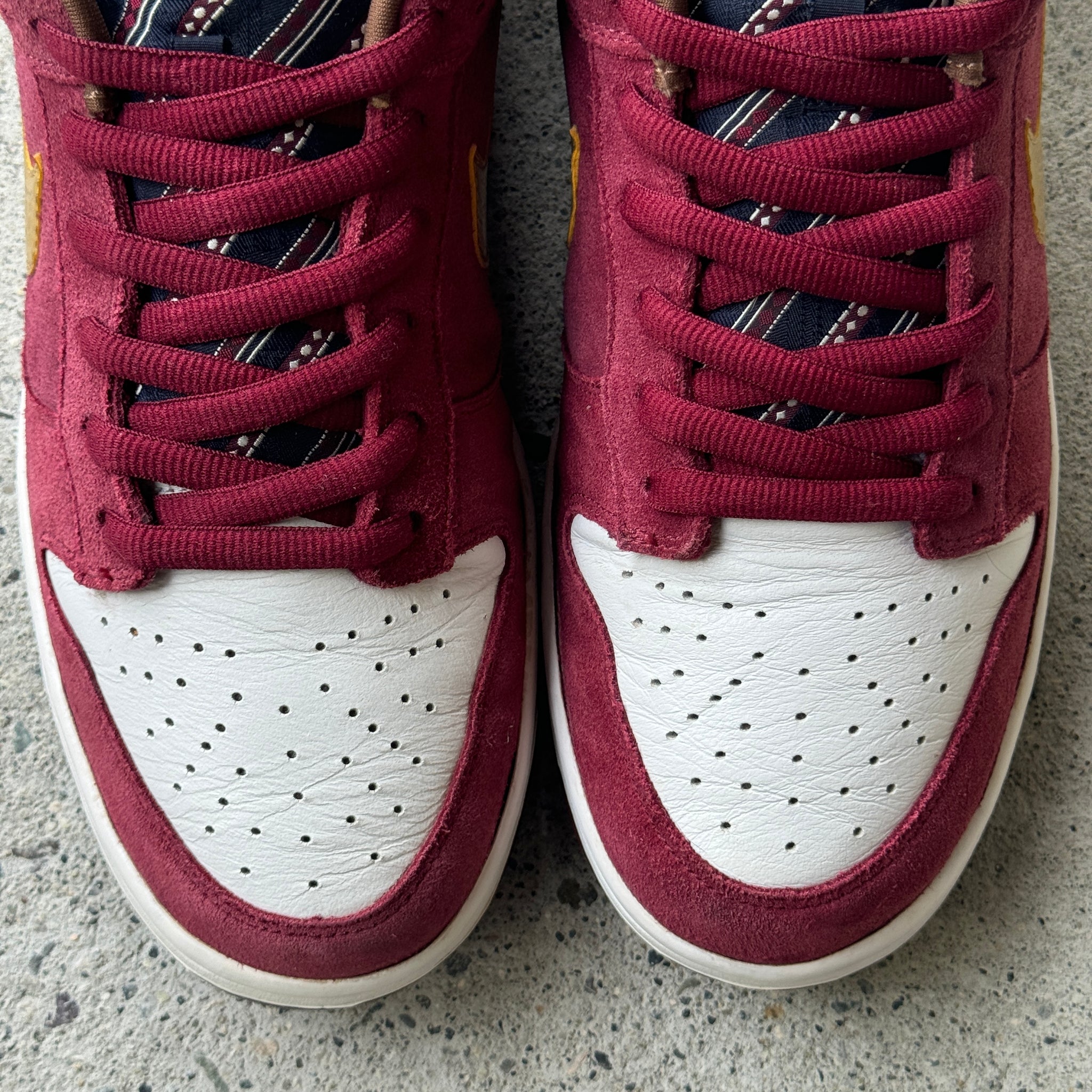 13 US - NIKE SB DUNK LOW ANCHORMAN 2009
