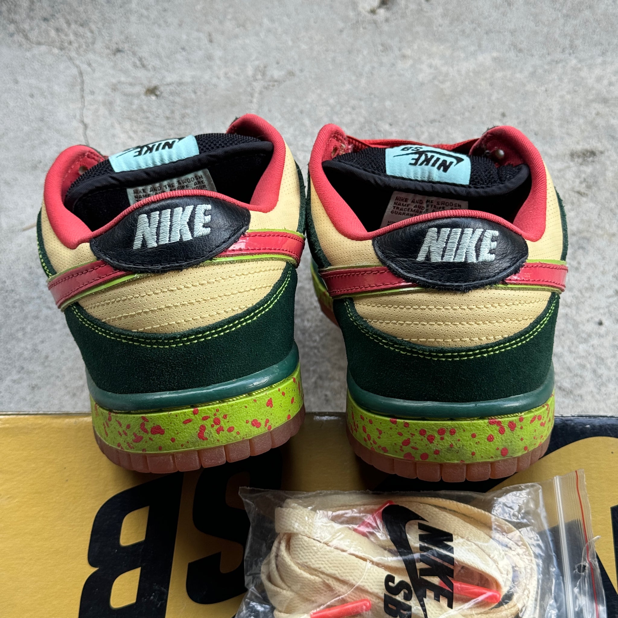8.5 US - NIKE SB DUNK LOW MOSQUITO W BOX 2008