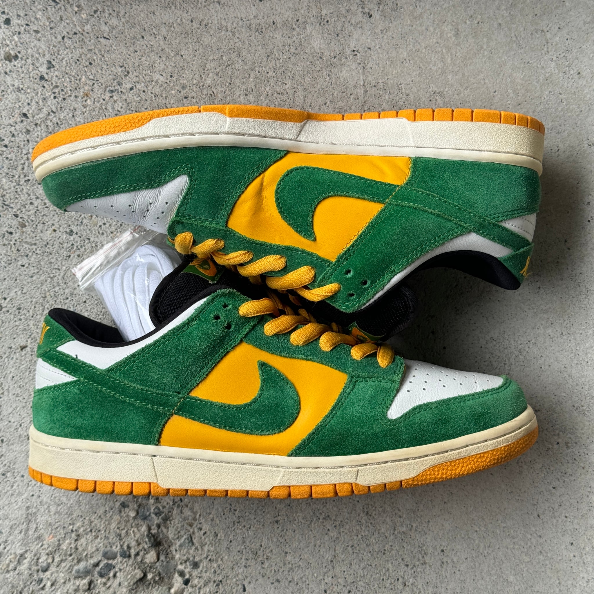 9 US - NIKE SB DUNK LOW BUCK 2004