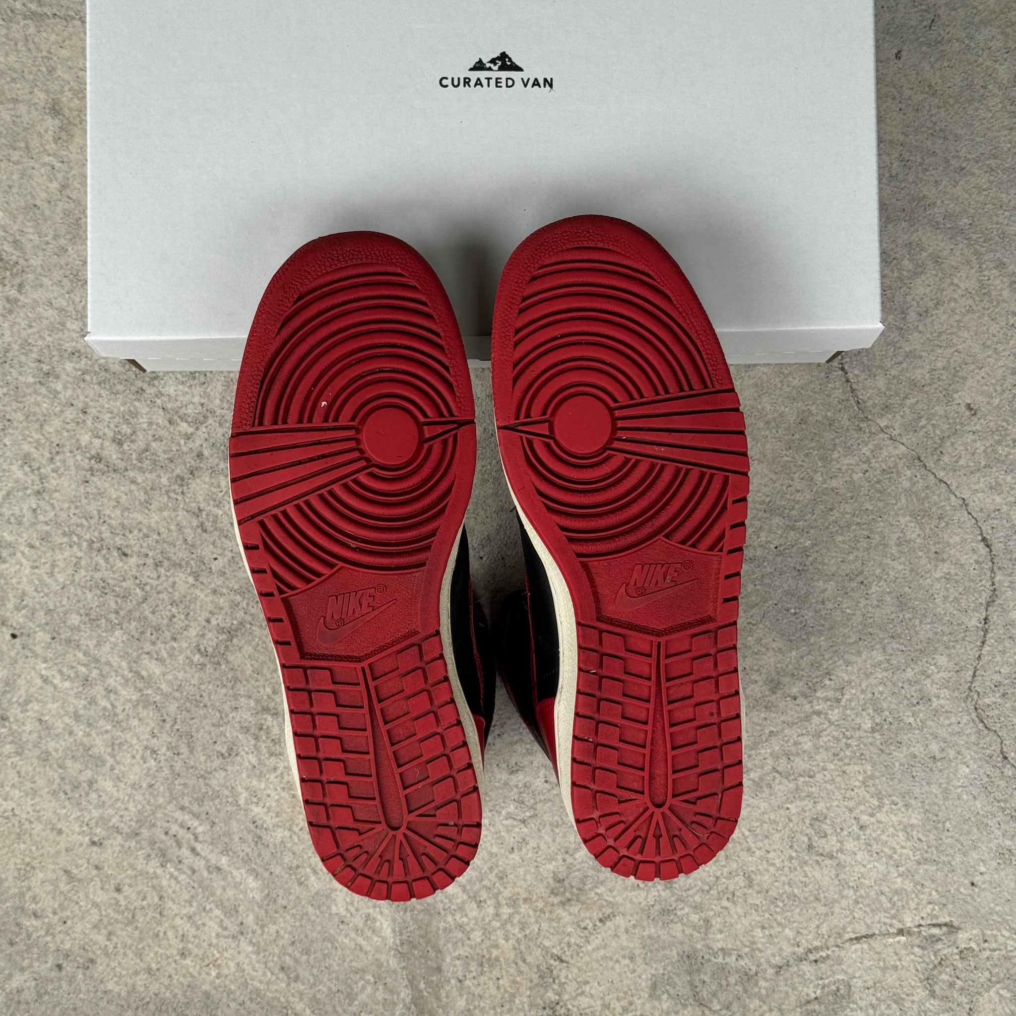 9.5 US - JORDAN 1  BLACK/RED 1985