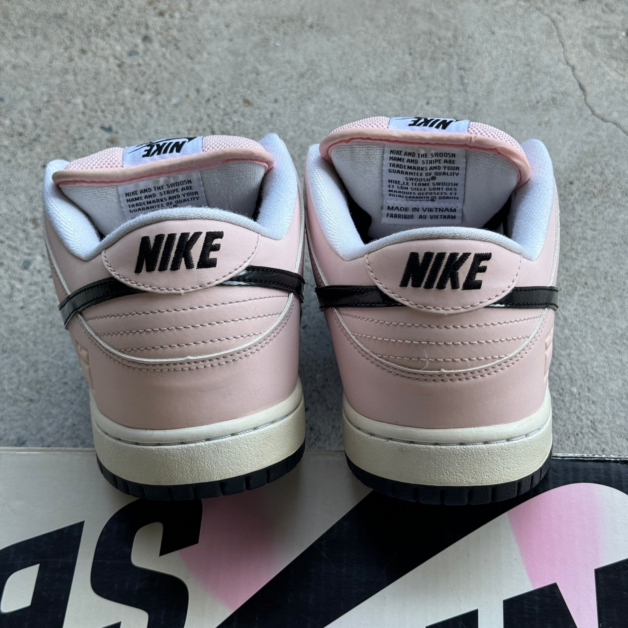 9.5 US - NIKE SB DUNK LOW PINK BOX W BOX 2016