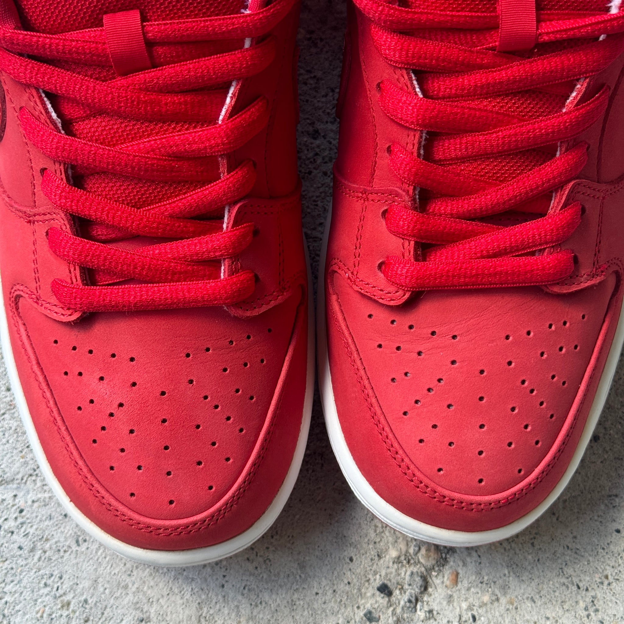 9.5 US - DS NIKE SB DUNK LOW GIRLS DONT CRY 2017