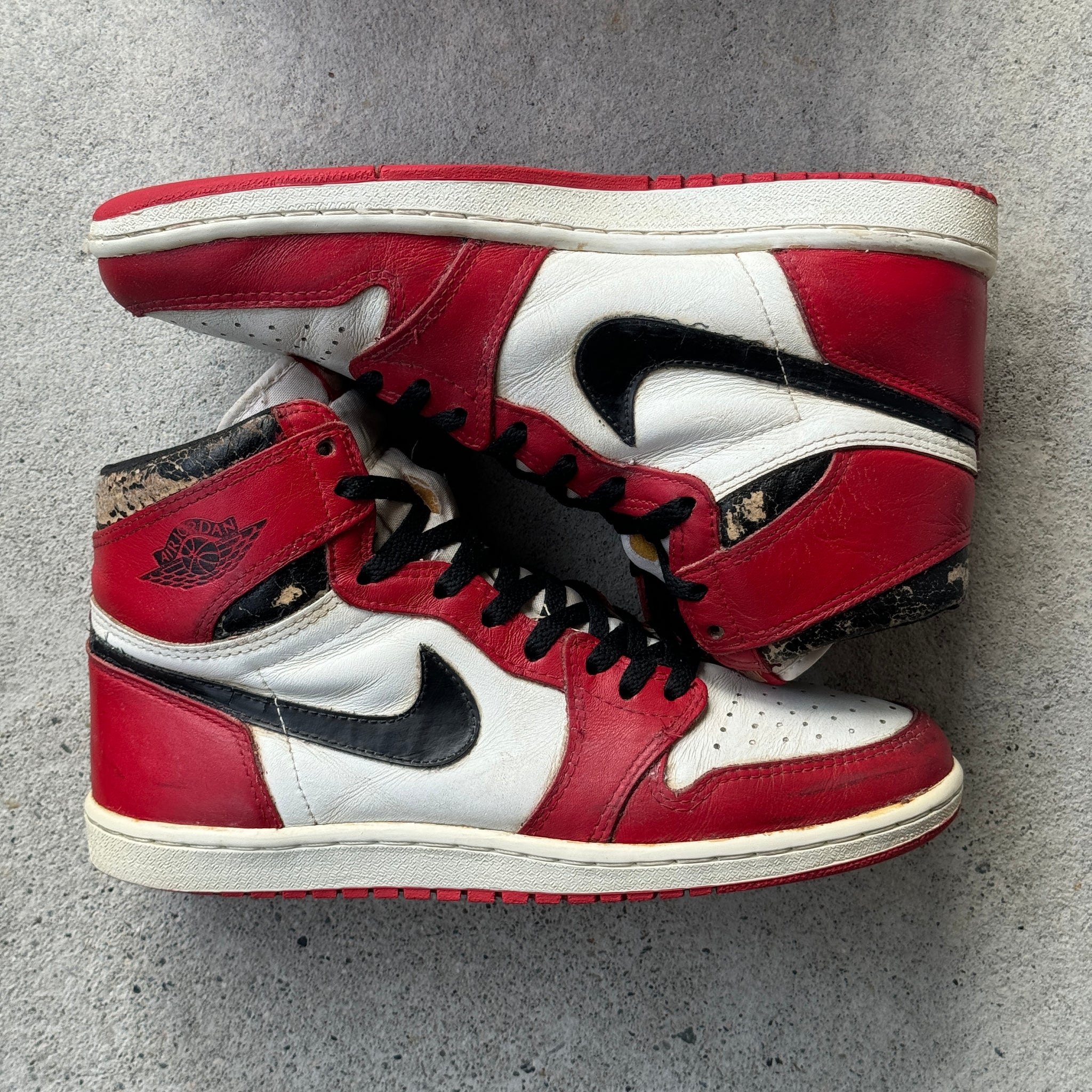 10 US - JORDAN 1 CHICAGO 1985