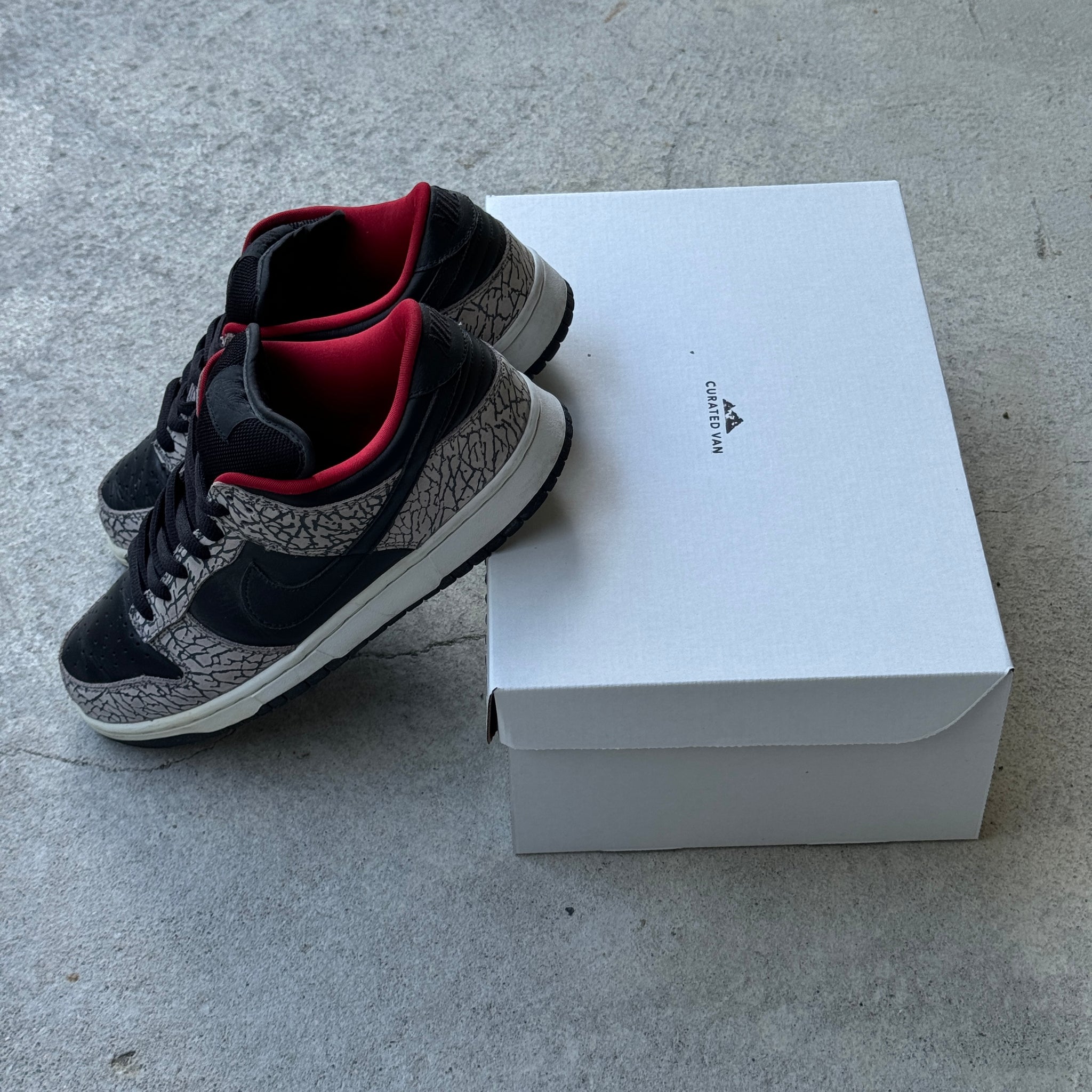 10 US - NIKE SB DUNK LOW SUPREME BLACK CEMENT 2002