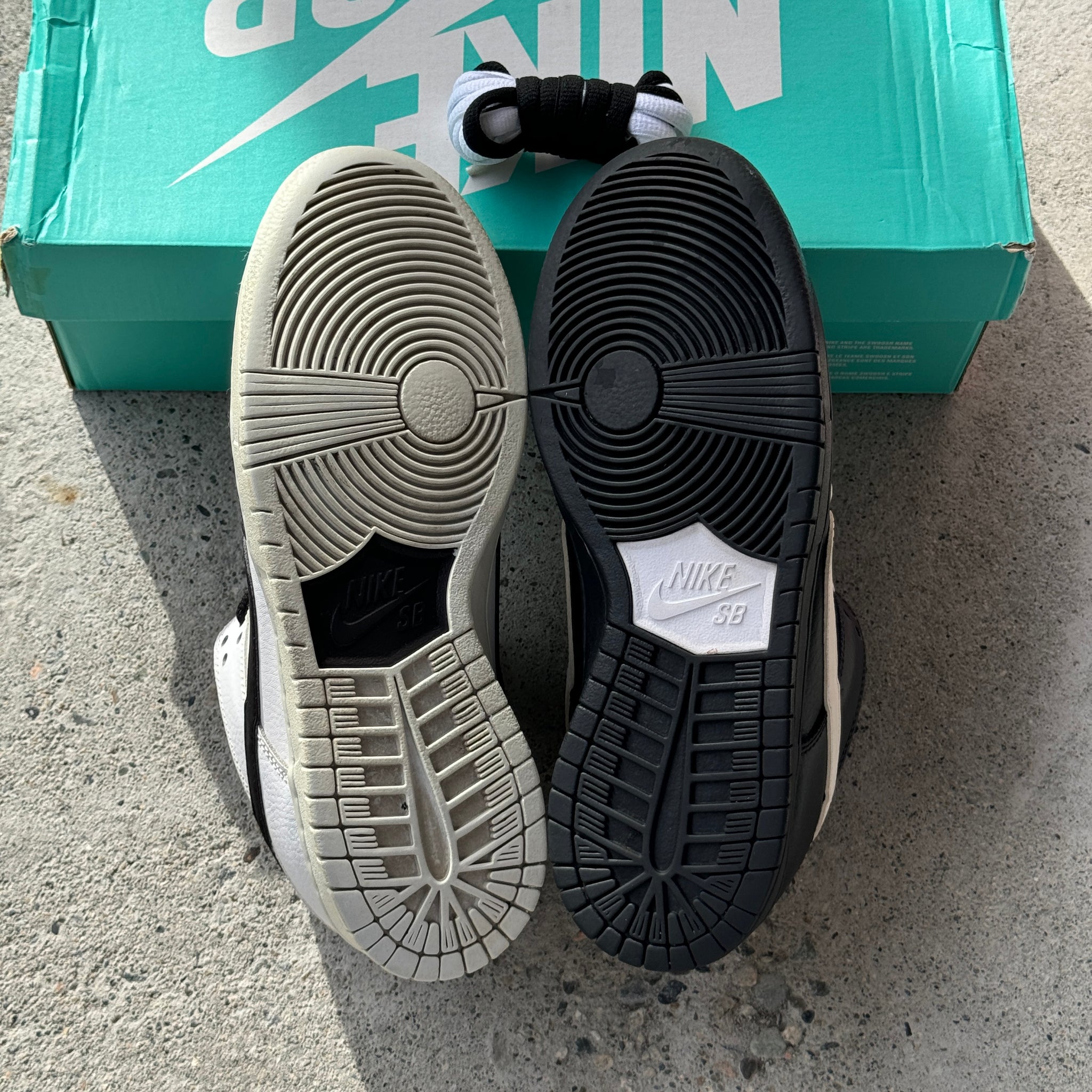 8 US - NIKE SB DUNK LOW YIN YANG W BOX 2015