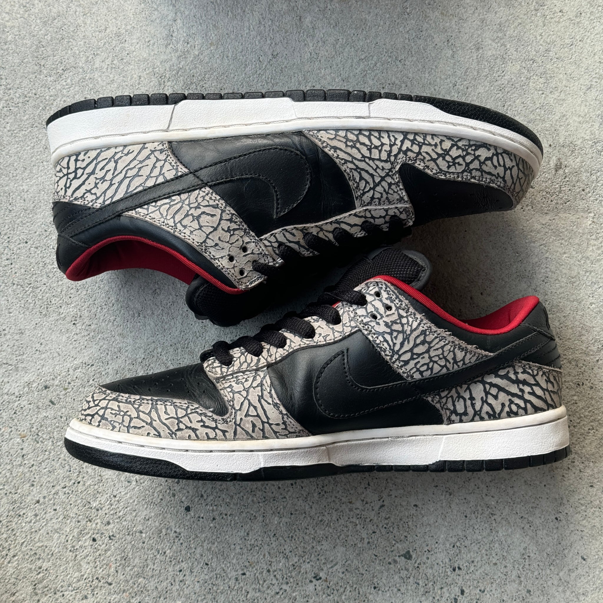 10 US - NIKE SB DUNK LOW SUPREME BLACK CEMENT W BOX 2002