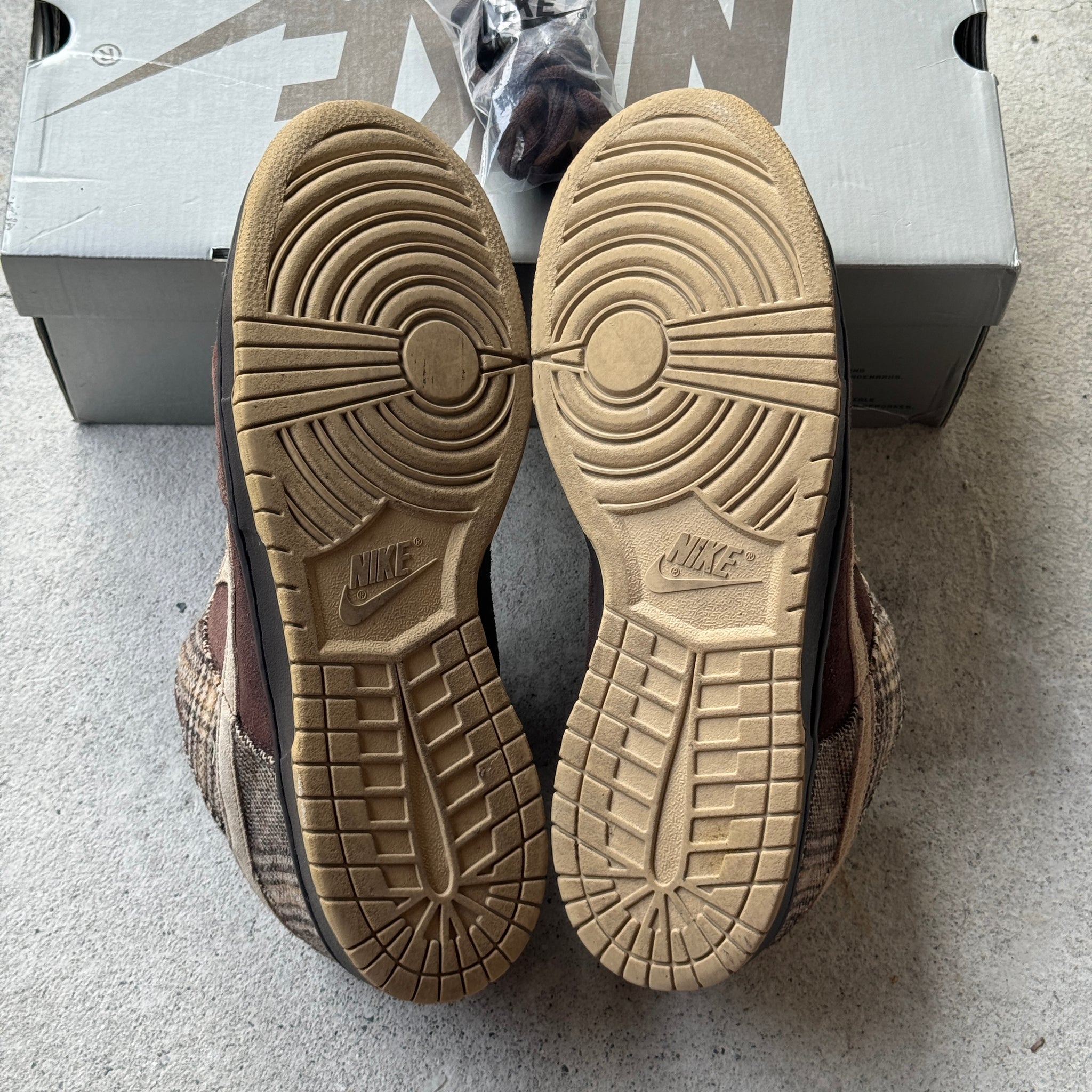 13 US - NIKE SB DUNK LOW TWEED W BOX 2004