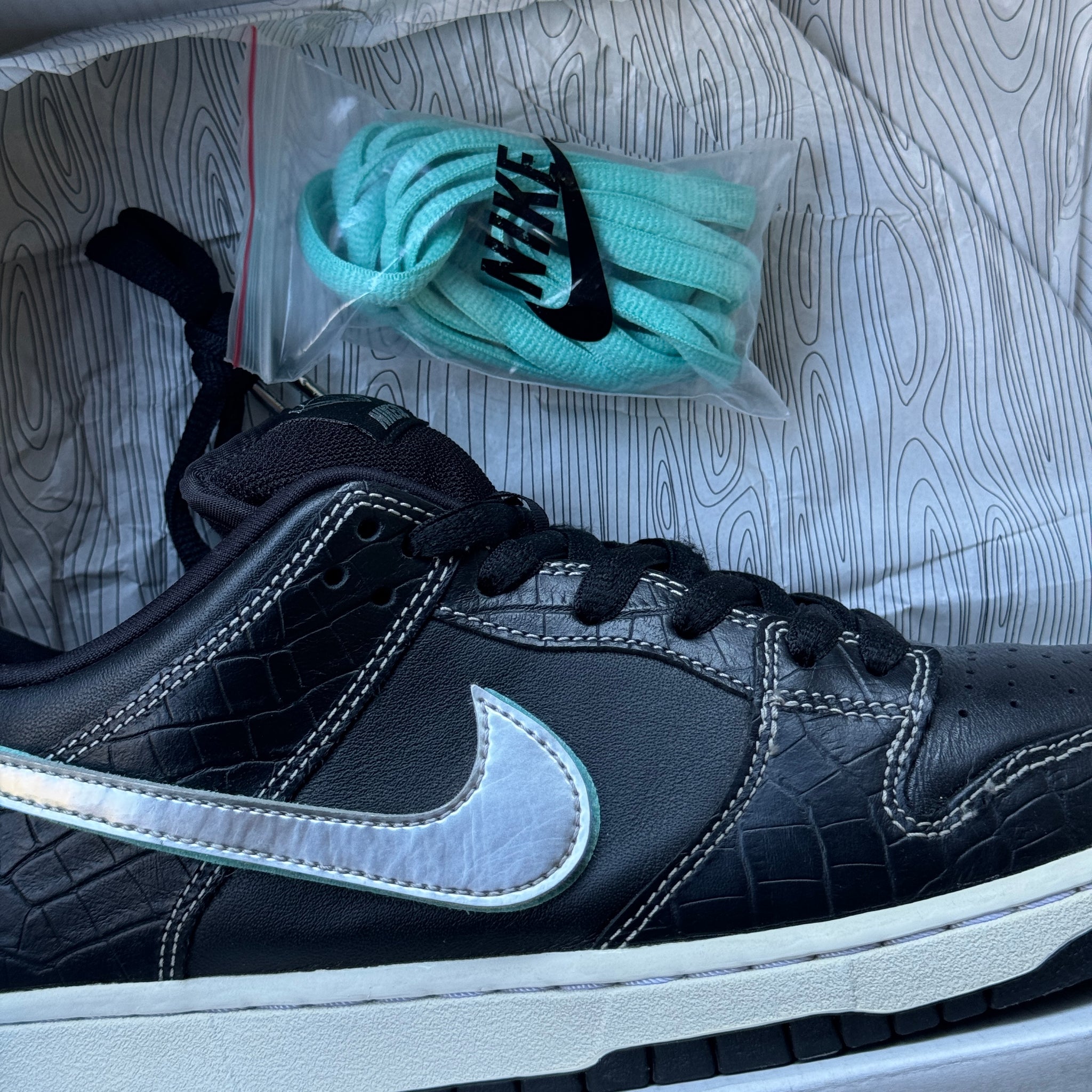 9.5 US - NIKE SB DUNK LOW BLACK DIAMOND W BOX 2018