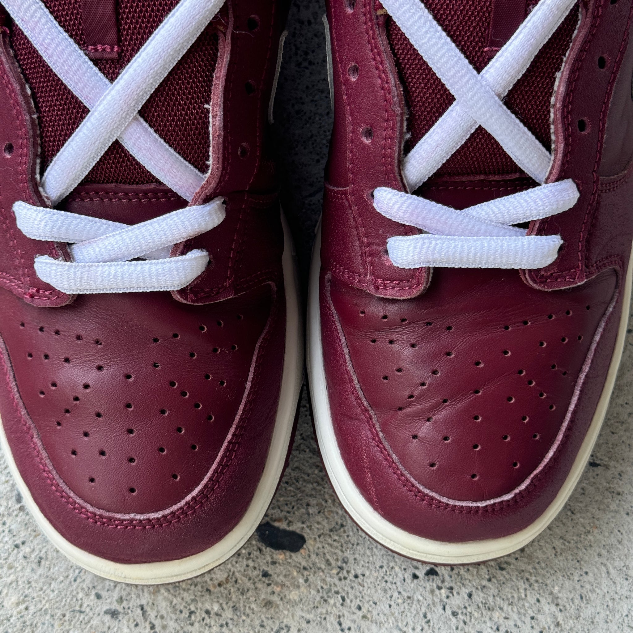 9.5 US - NIKE DUNK LOW PRO B TEAM RED W BOX 2001