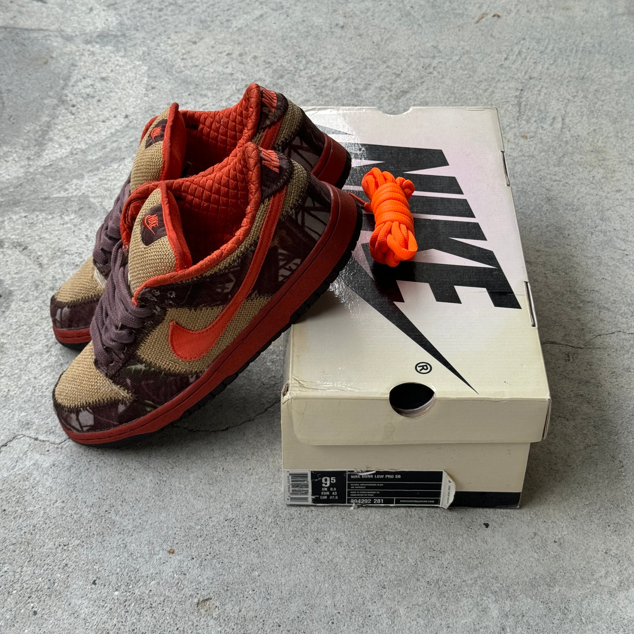 9.5 US - NIKE SB DUNK LOW HUNTER FORBES  W BOX 2004