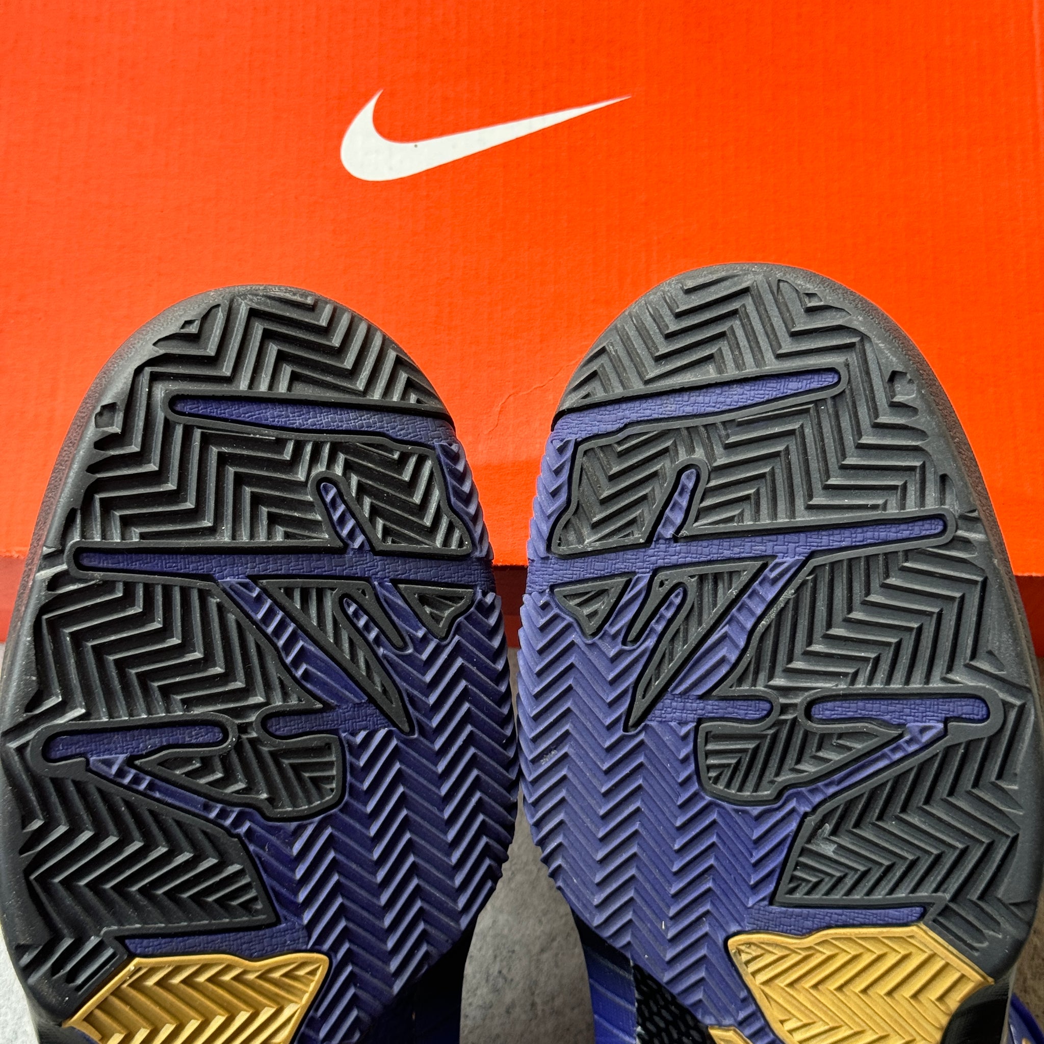 12 US - NIKE AIR ZOOM KOBE 4 VI GRADIENT LAKERS AWAY W BOX 2009