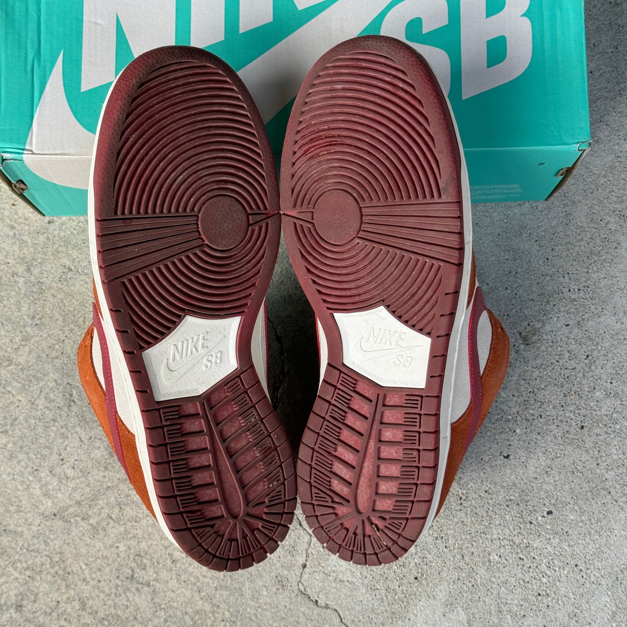 9.5 US - NIKE SB DUNK LOW DARK RUSSET W BOX 2019