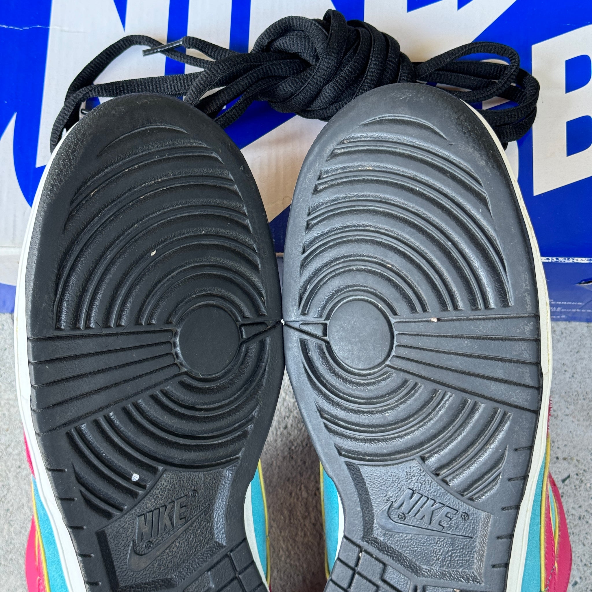 13 US - NIKE SB DUNK LOW MS PACMAN W BOX 2009