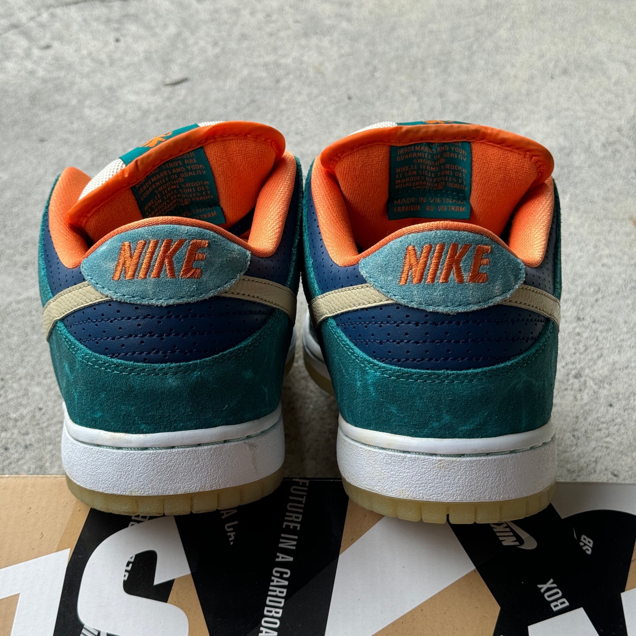 10 US - NIKE SB DUNK LOW MIA SKATE SHOP W BOX 2013