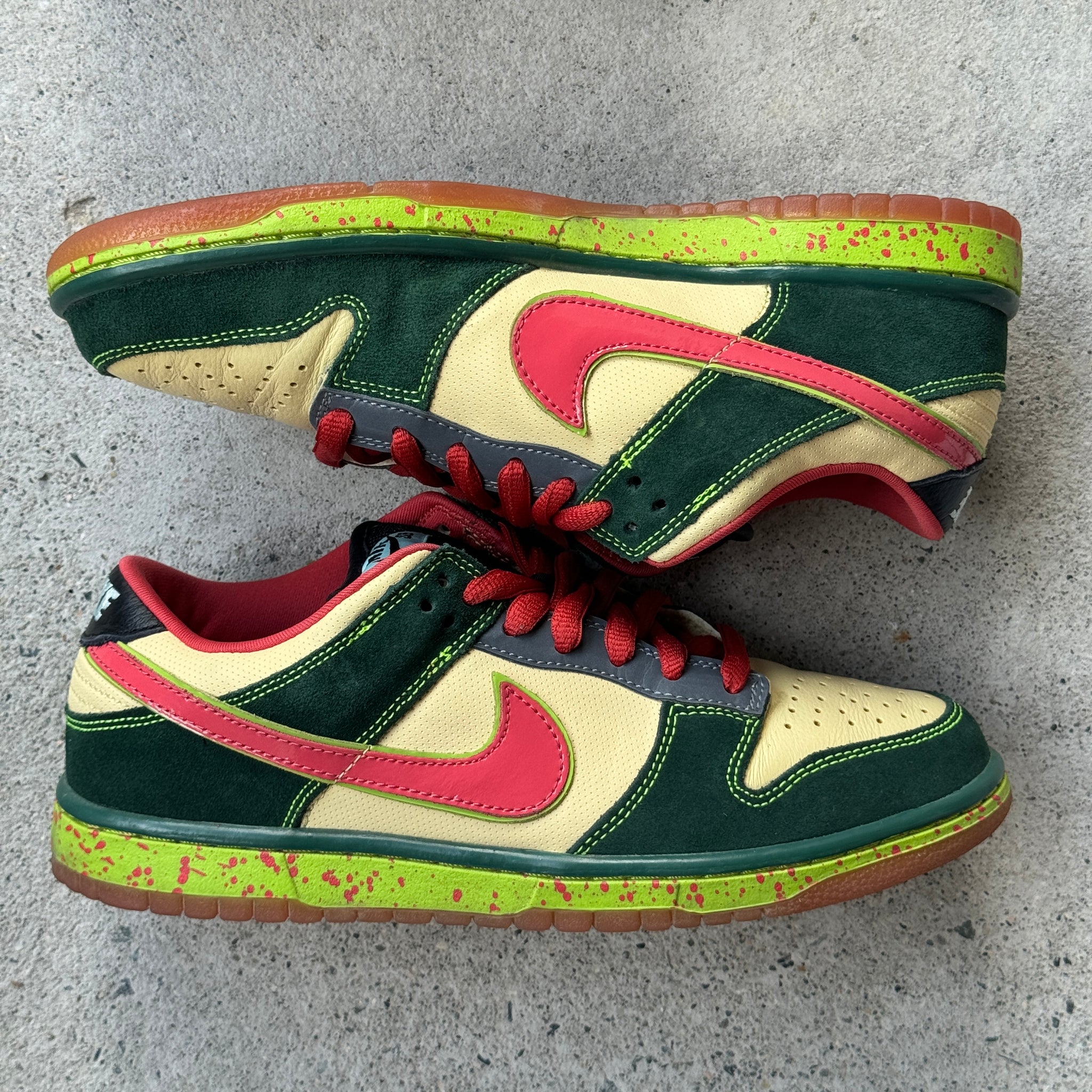 8.5 US - NIKE SB DUNK LOW MOSQUITO W BOX 2008