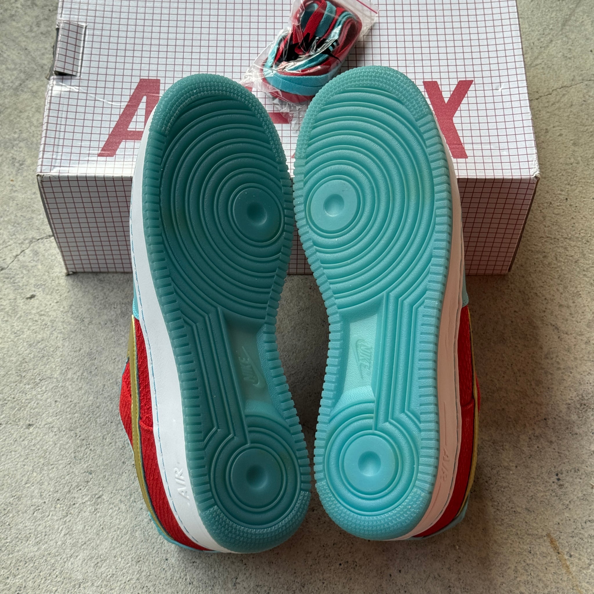 12 US - DS NIKE AIR FORCE 1 YEAR OF THE DRAGON W BOX 2012