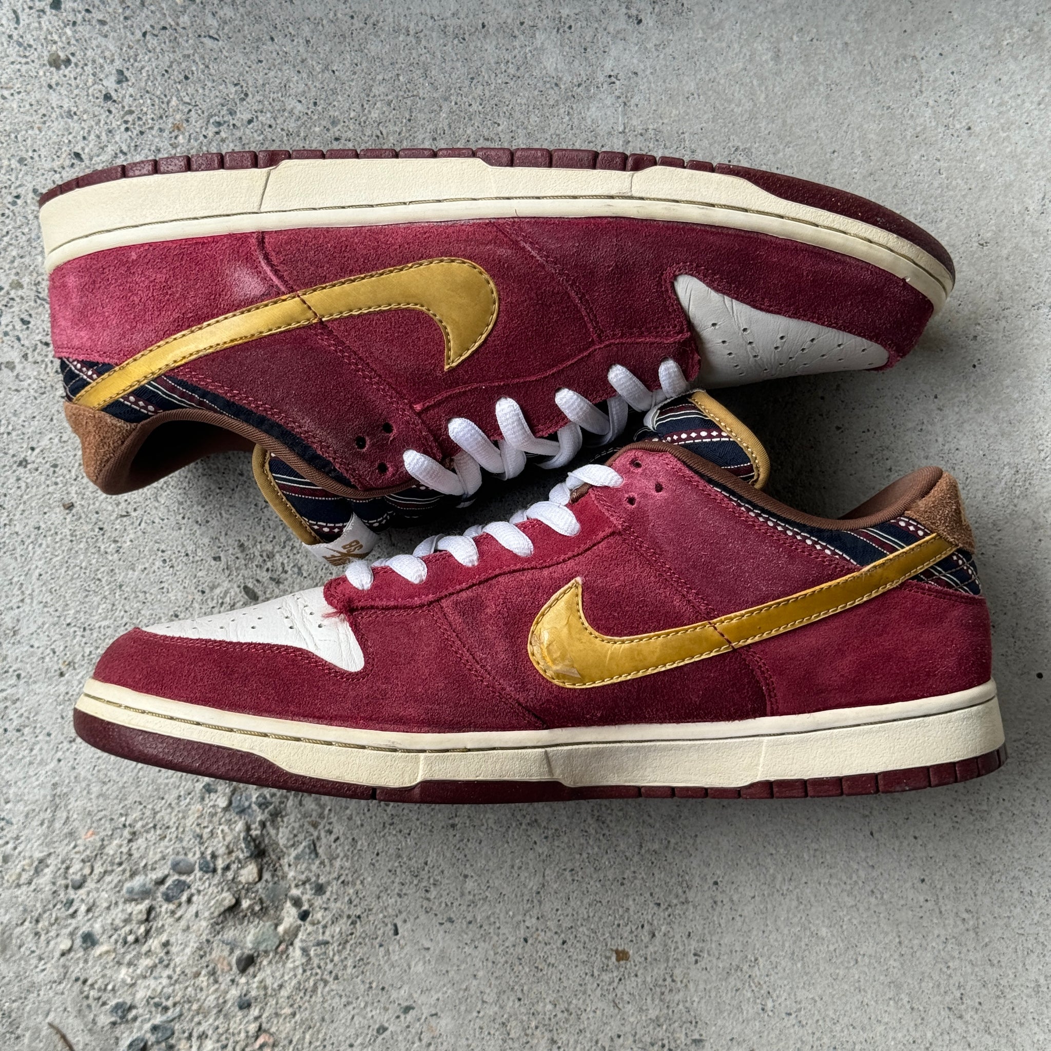 13 US - NIKE SB DUNK LOW ANCHORMAN 2009