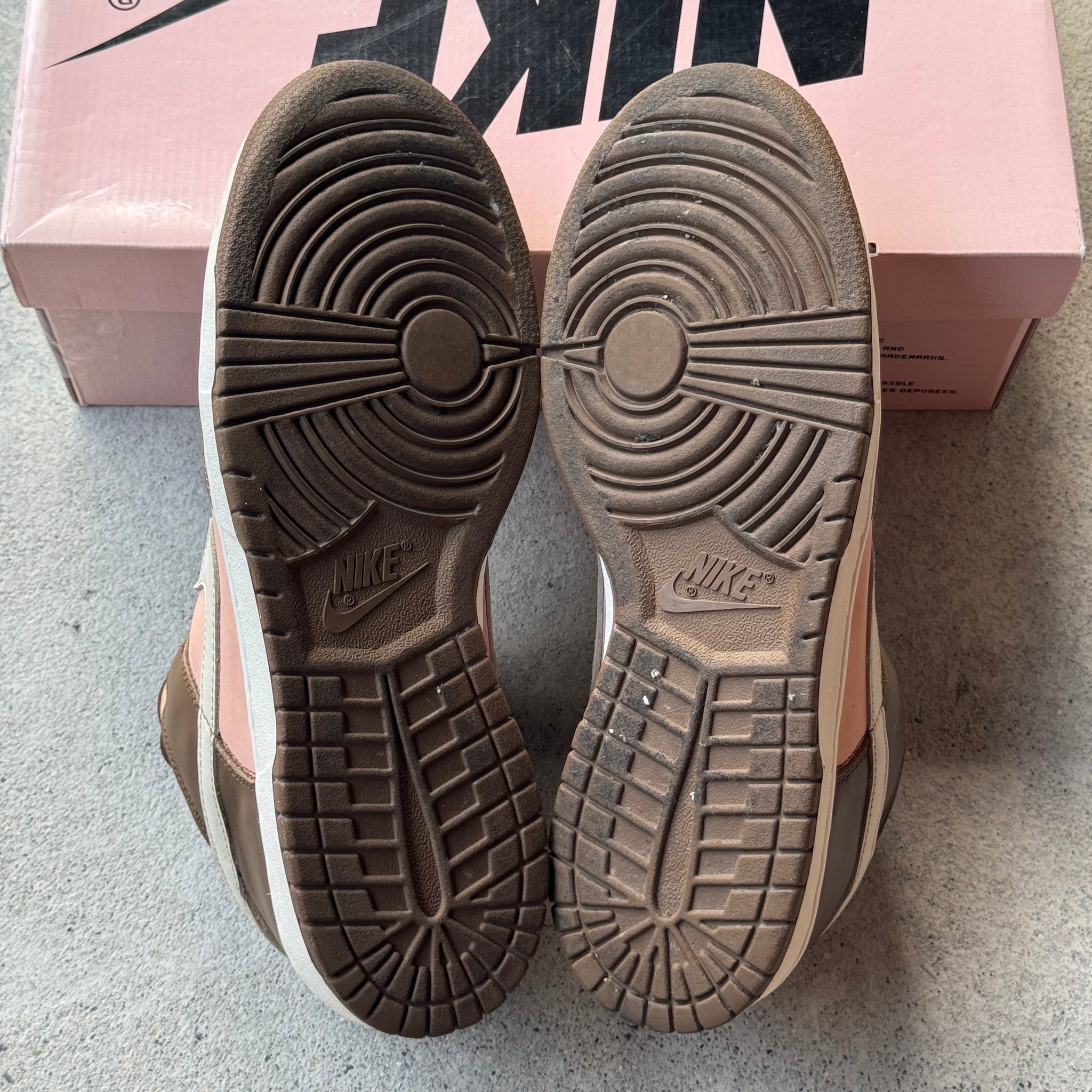 10.5 US - NIKE SB DUNK LOW STUSSY W BOX 2005
