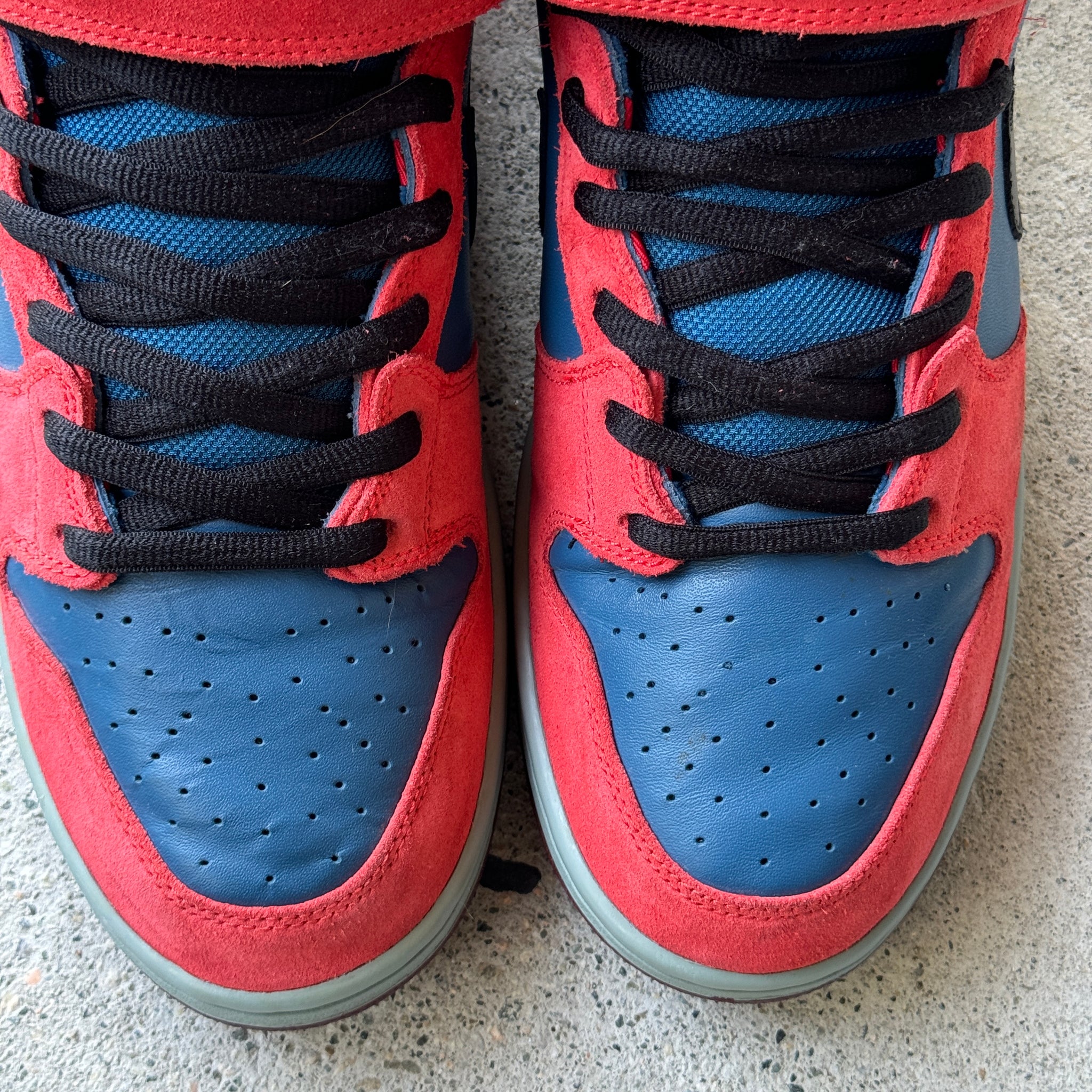 13 US - NIKE SB DUNK MID SPIDERMAN W BOX 2008