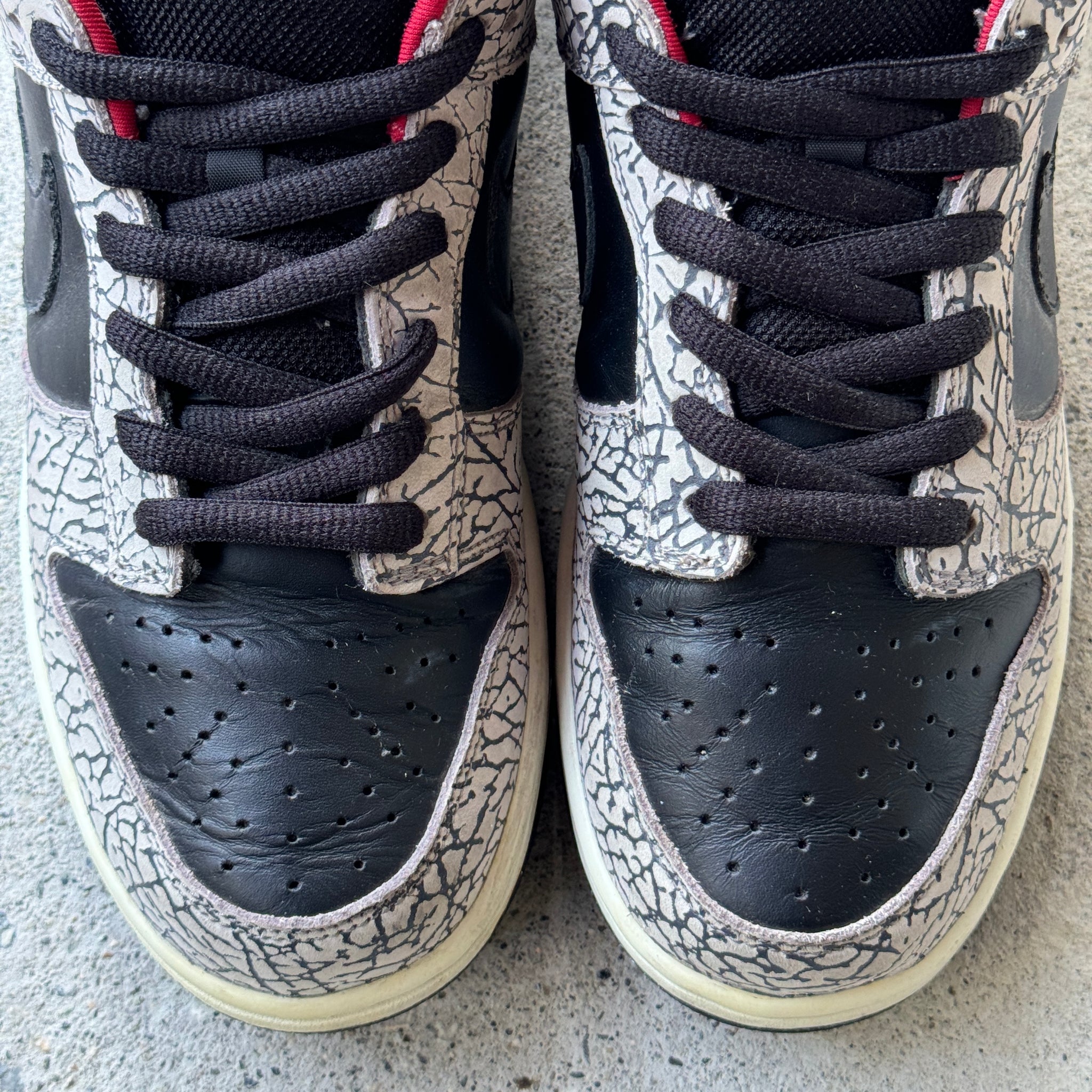 10 US - NIKE SB DUNK LOW SUPREME BLACK CEMENT 2002