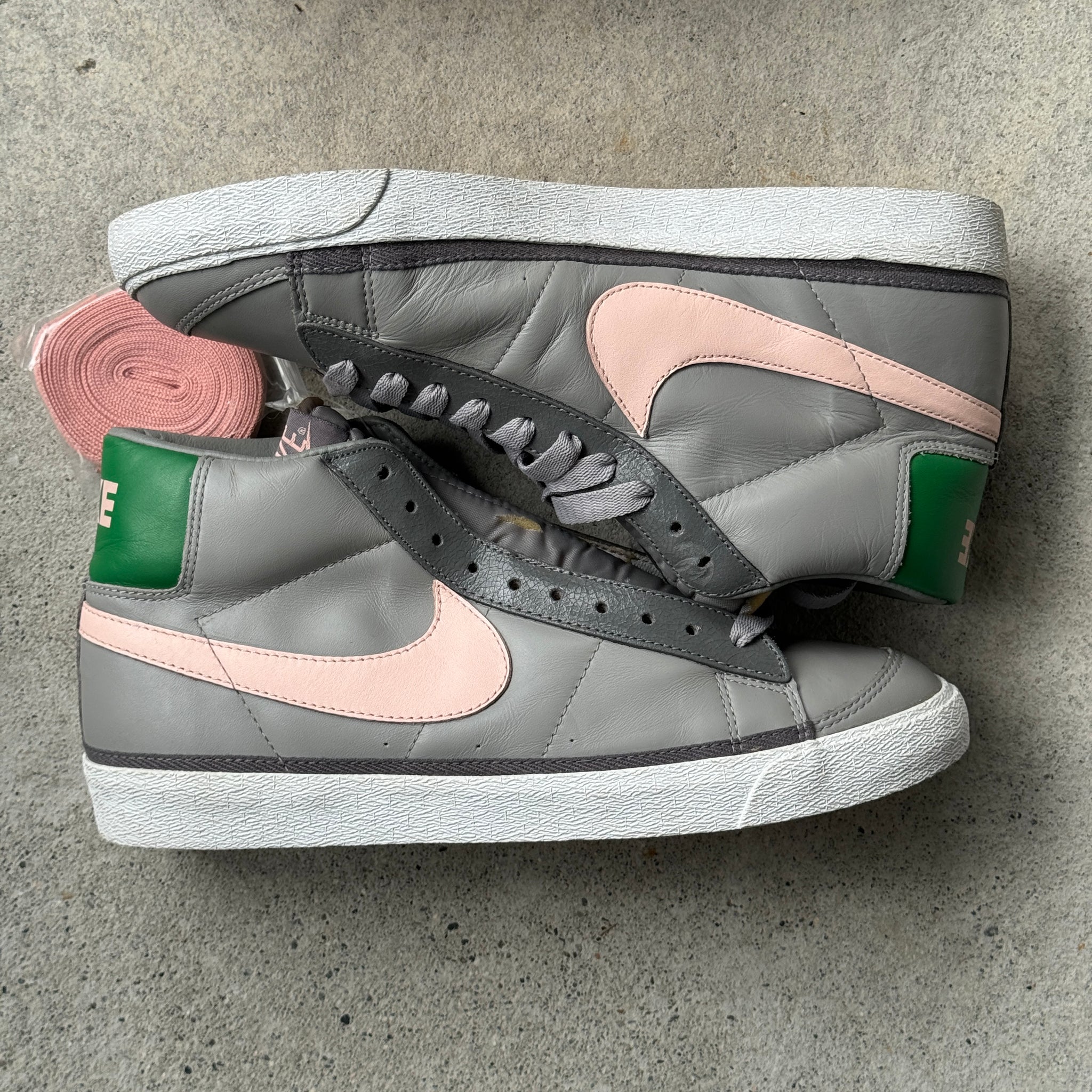 12 US - DS NIKE BLAZER MID TWISTED PREP 2003