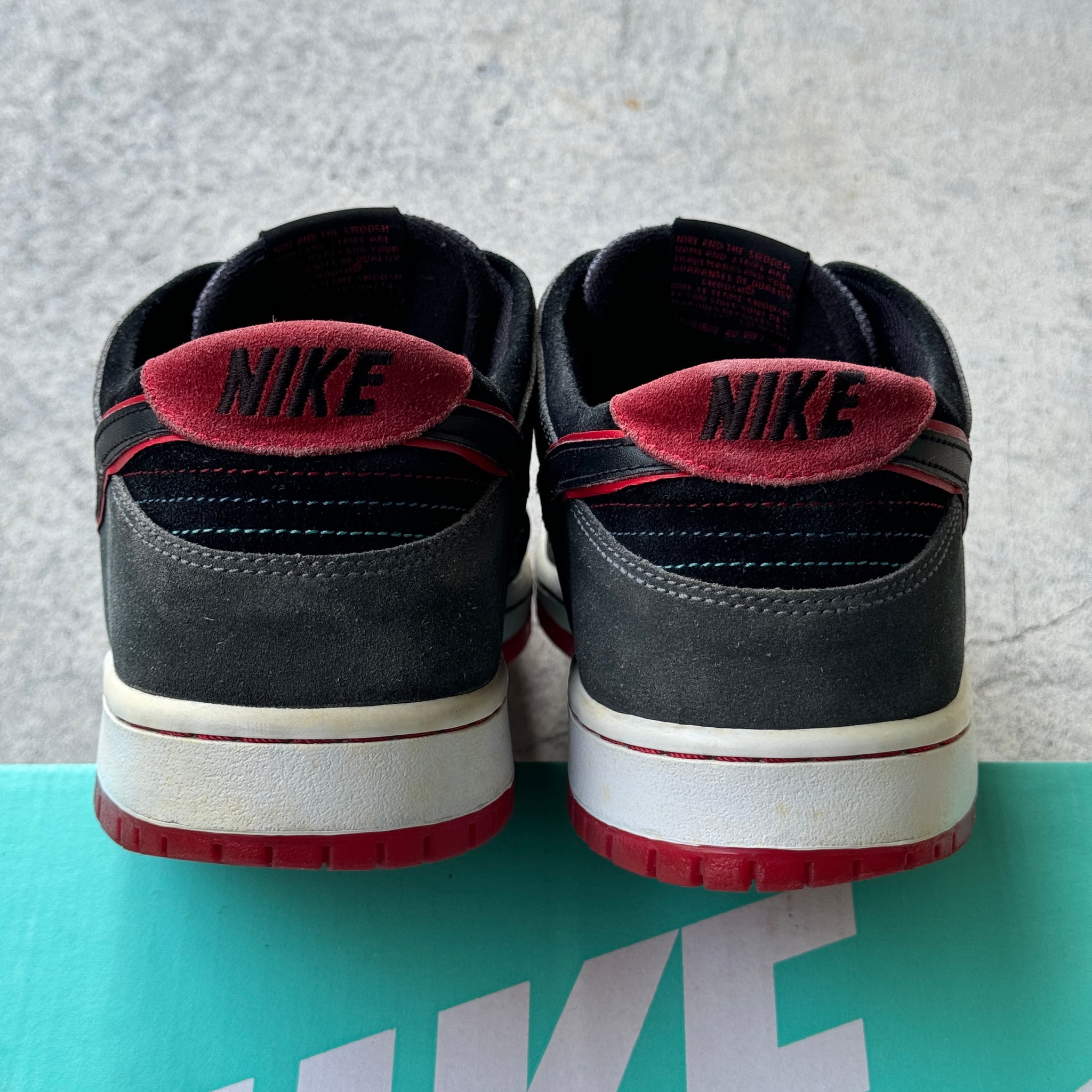13 US - NIKE SB DUNK LOW ISHOD WAIR SPORTS CAR W BOX 2017
