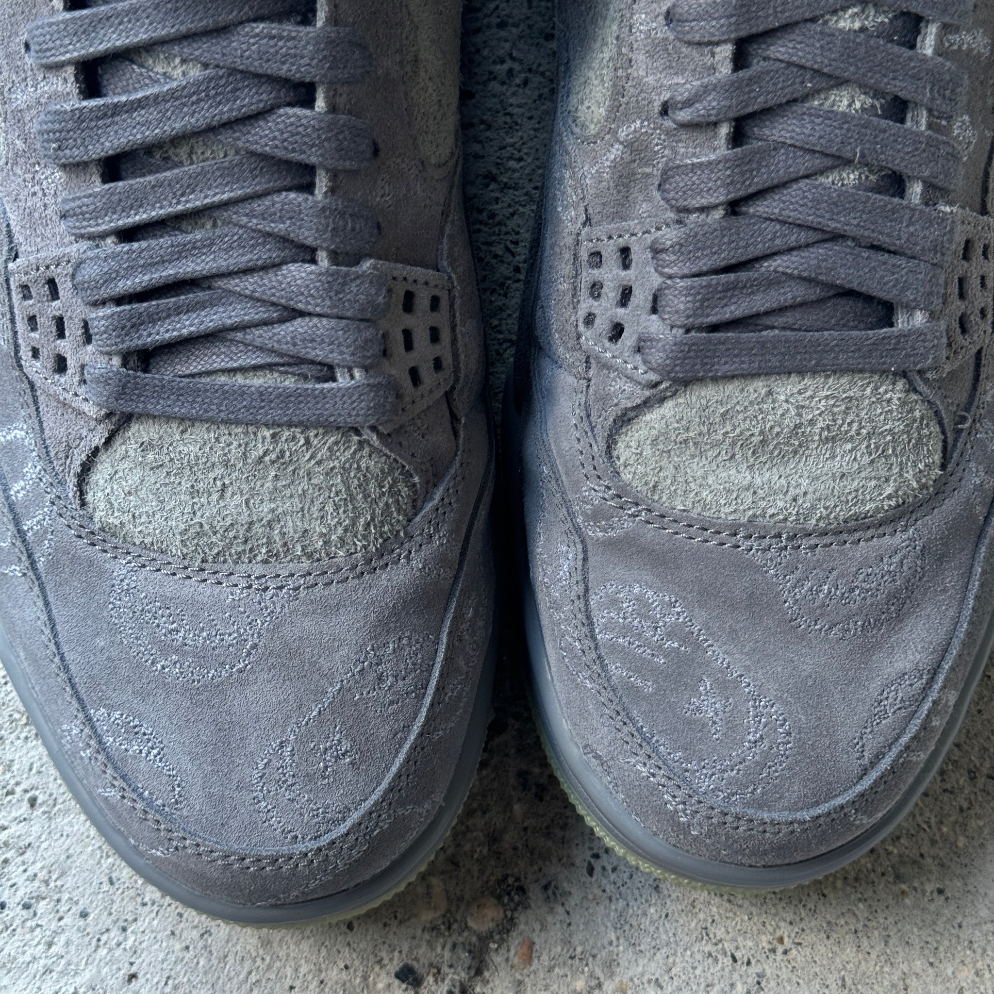10 US - DS JORDAN 4 KAWS GREY W BOX 2017