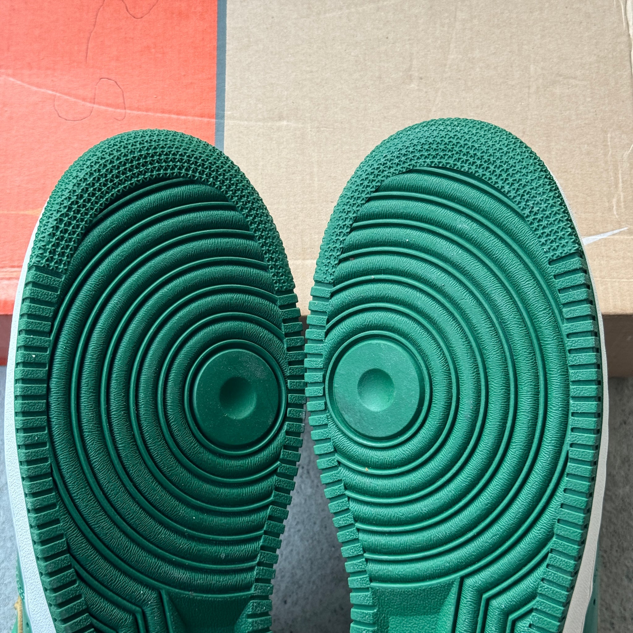 13 US - NIKE AIR FORCE 1 LEBRON SVSM W BOX 2004