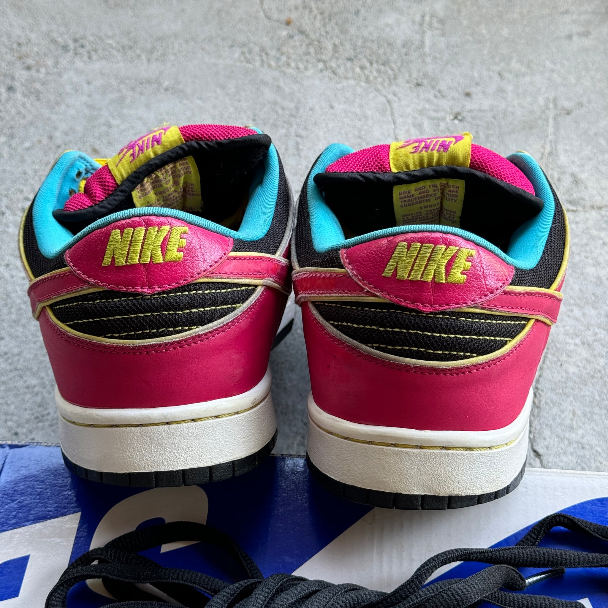 13 US - NIKE SB DUNK LOW MS PACMAN W BOX 2009