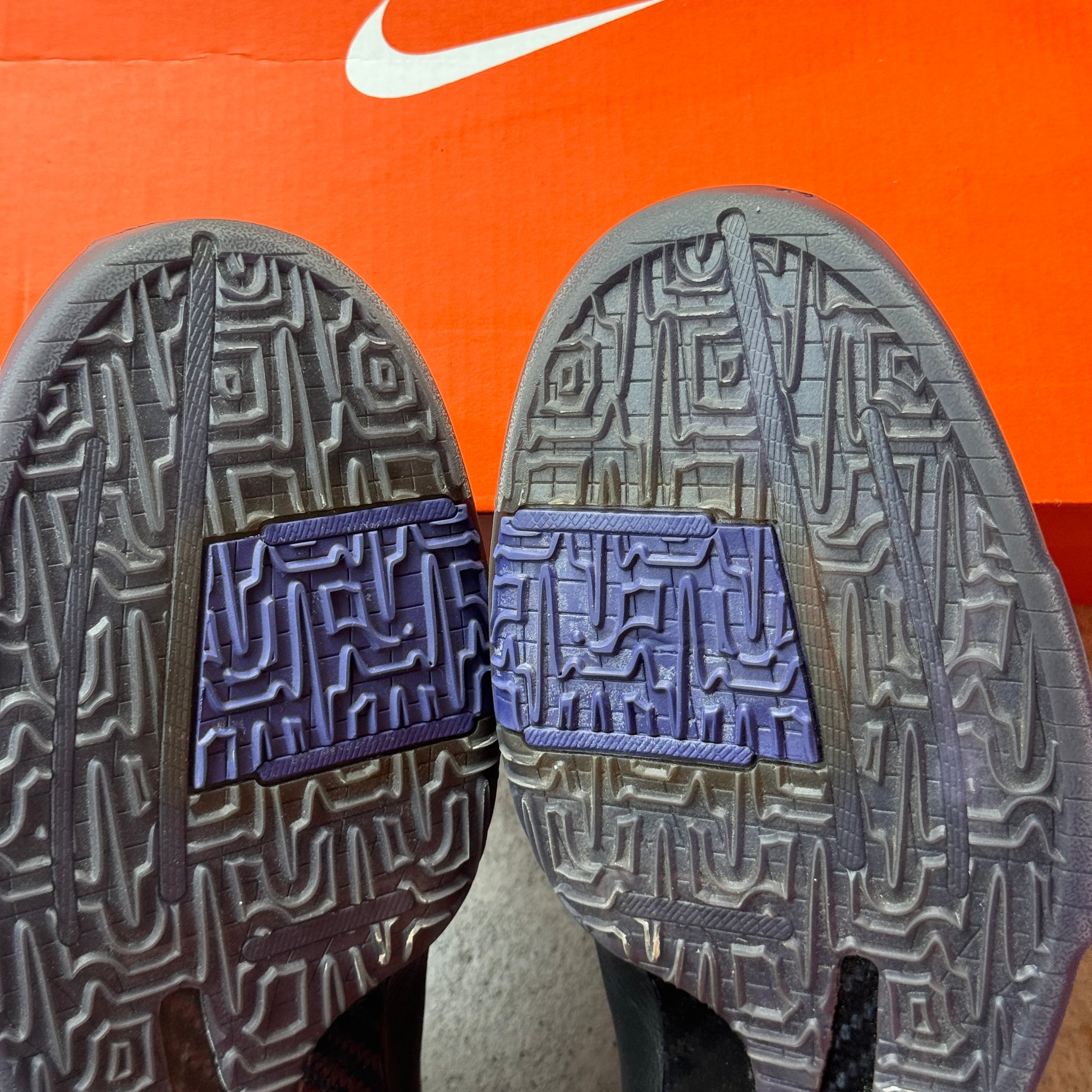 12.5 US - NIKE AIR ZOOM KOBE 5 V PURPLE INK W BOX 2010