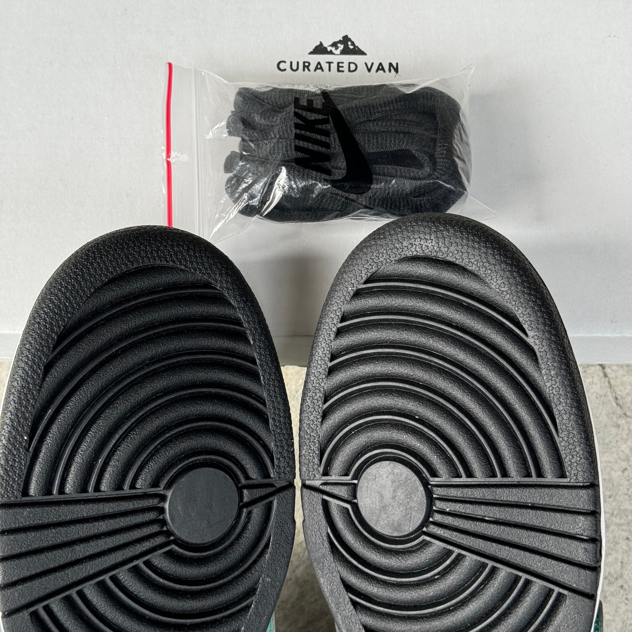 13 US - NIKE SB DUNK LOW BLACK DIAMOND 2018