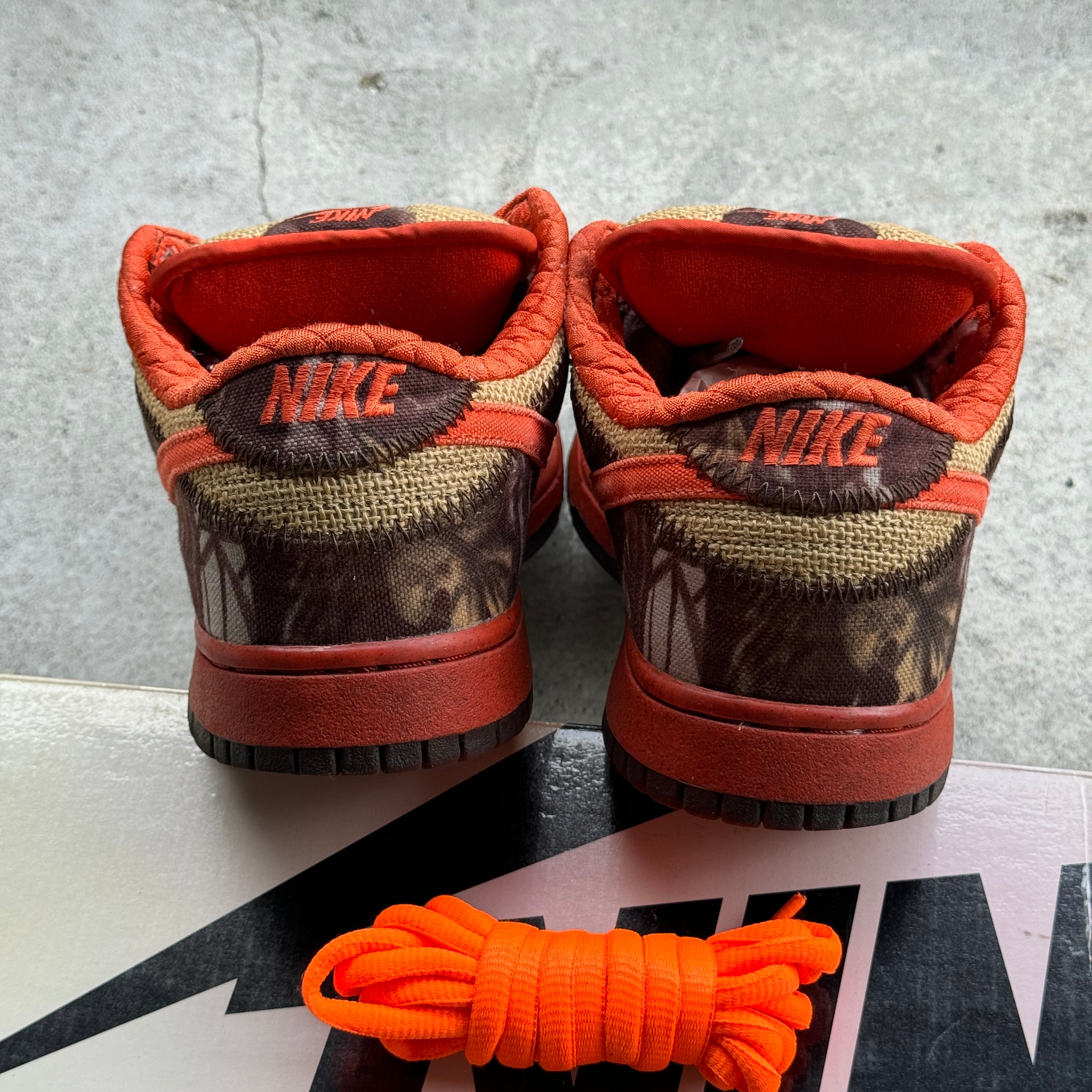 9.5 US - NIKE SB DUNK LOW HUNTER FORBES  W BOX 2004