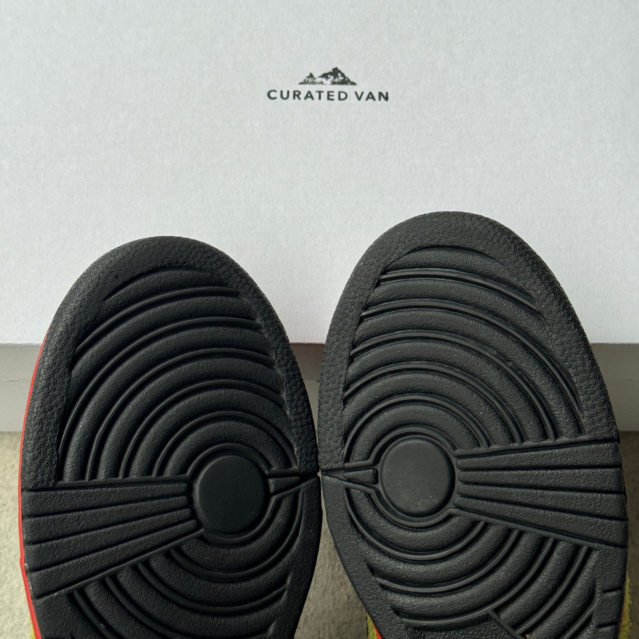 9.5 US - NIKE SB DUNK LOW ASPARAGUS 2009