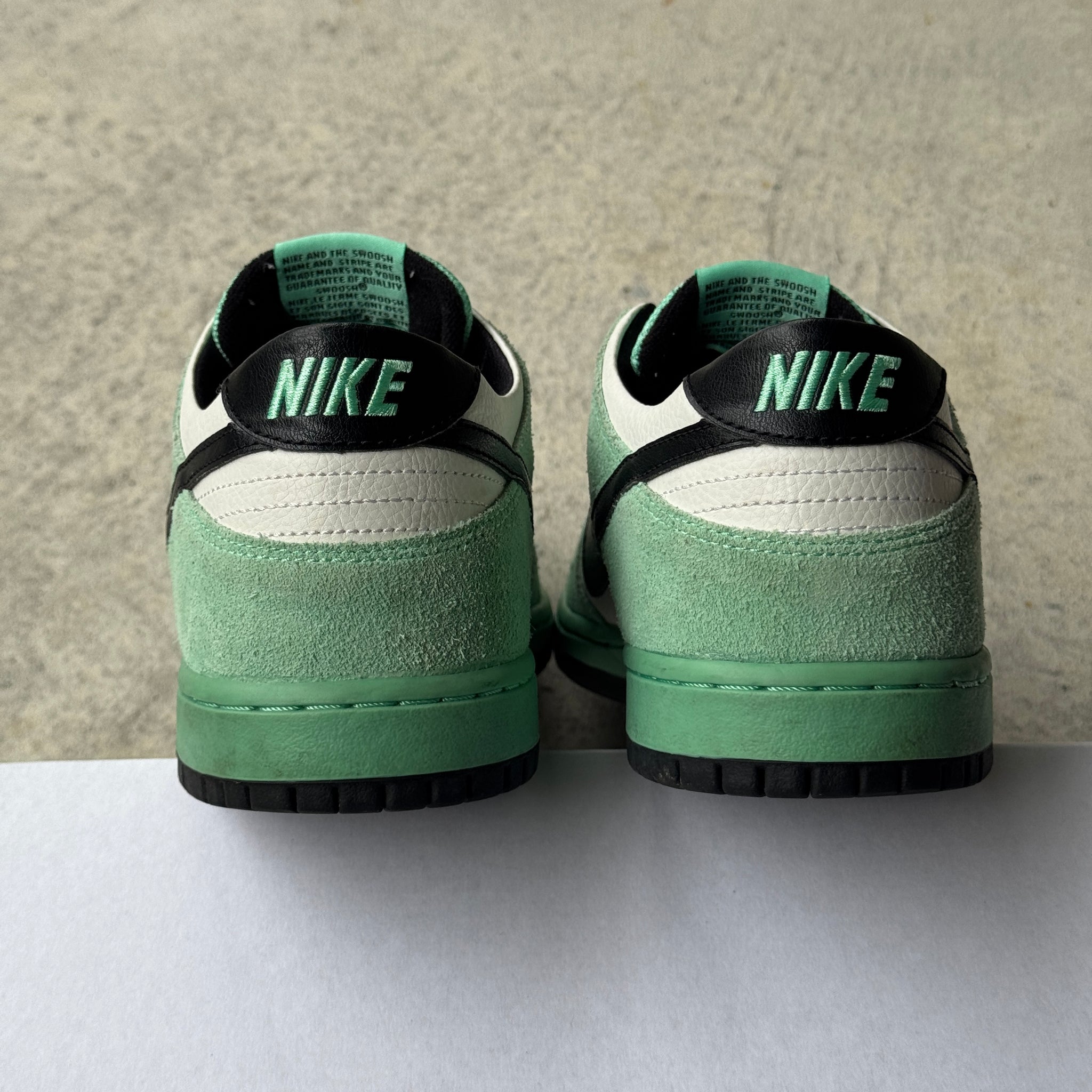 11 US - NIKE SB DUNK LOW SEA CRYSTAL 2016