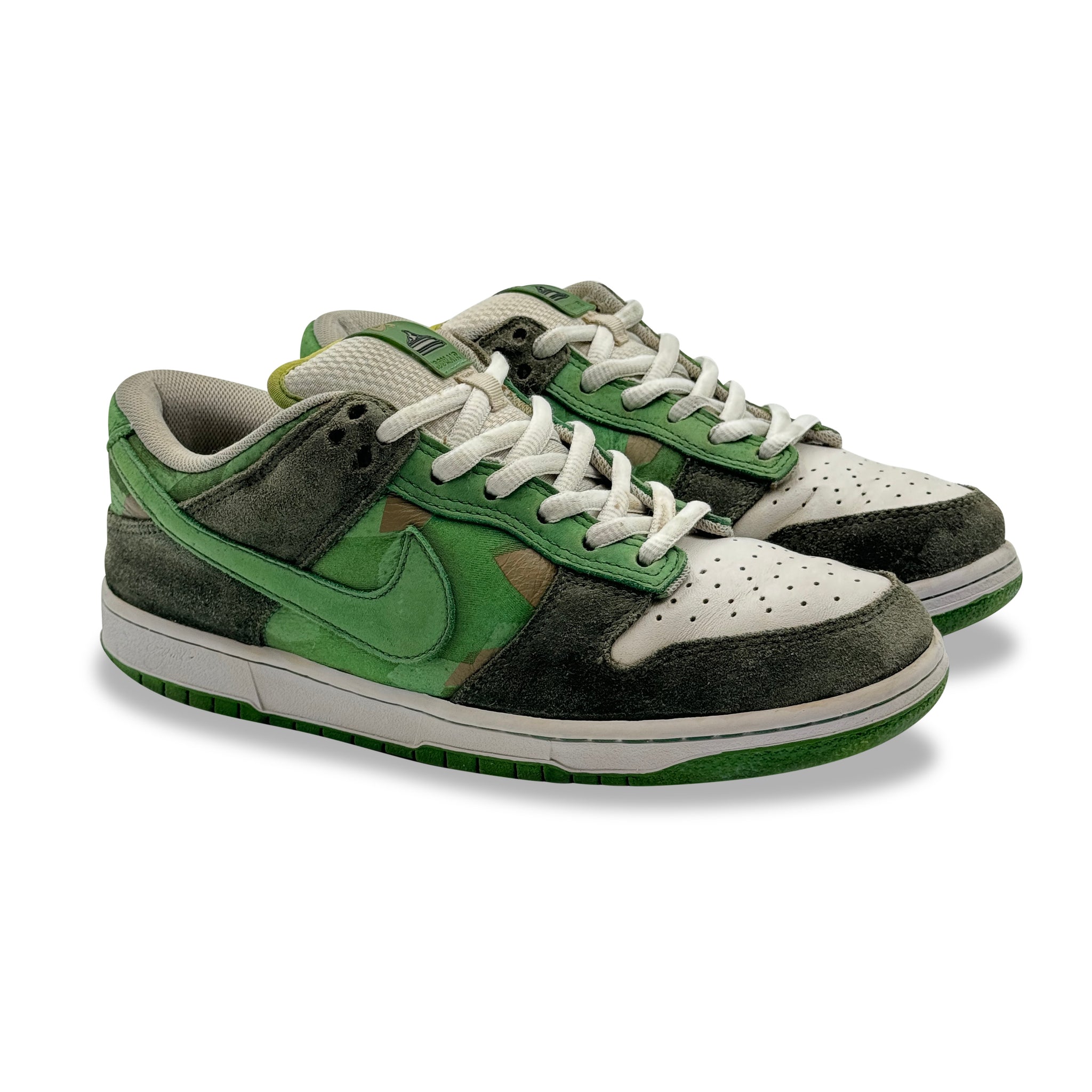 10 US - NIKE SB DUNK LOW  EMB B.C.S. 1 "CEZAR GORDO" 2006