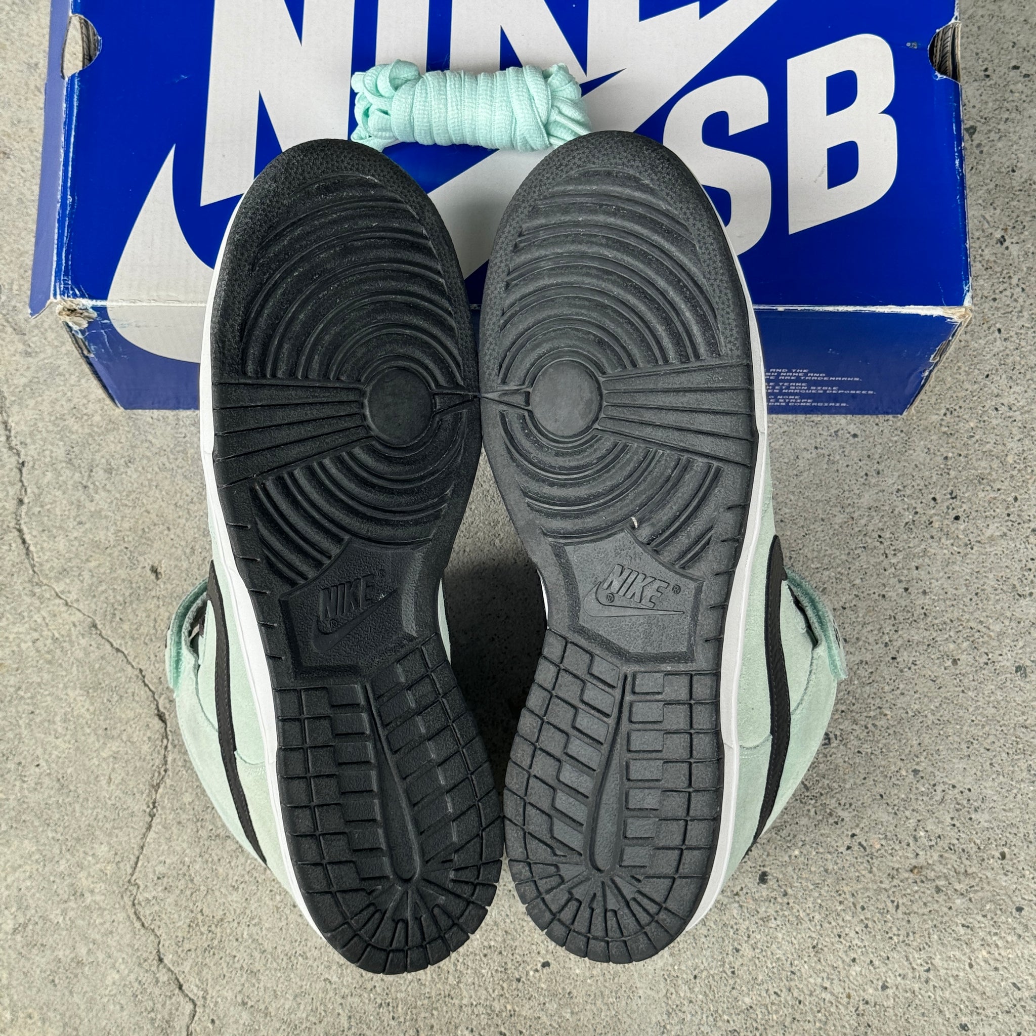13 US - NIKE SB DUNK MID SEA CRYSTAL W BOX 2009