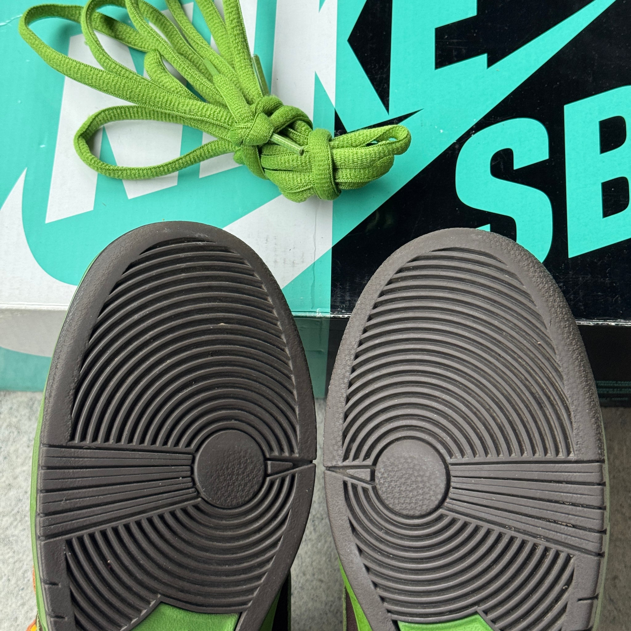 9.5 US - NIKE SB DUNK LOW DE LA SOUL W BOX 2015
