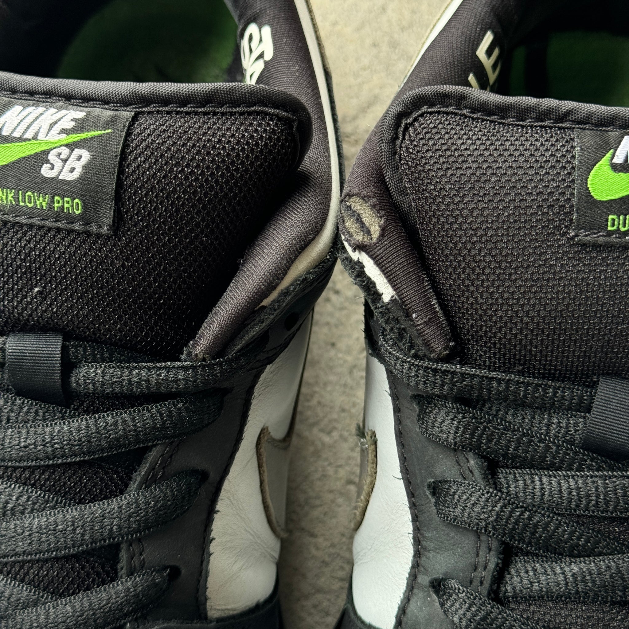 11.5 US - NIKE SB DUNK LOW STAPLE PANDA PIGEON W BOX 2019
