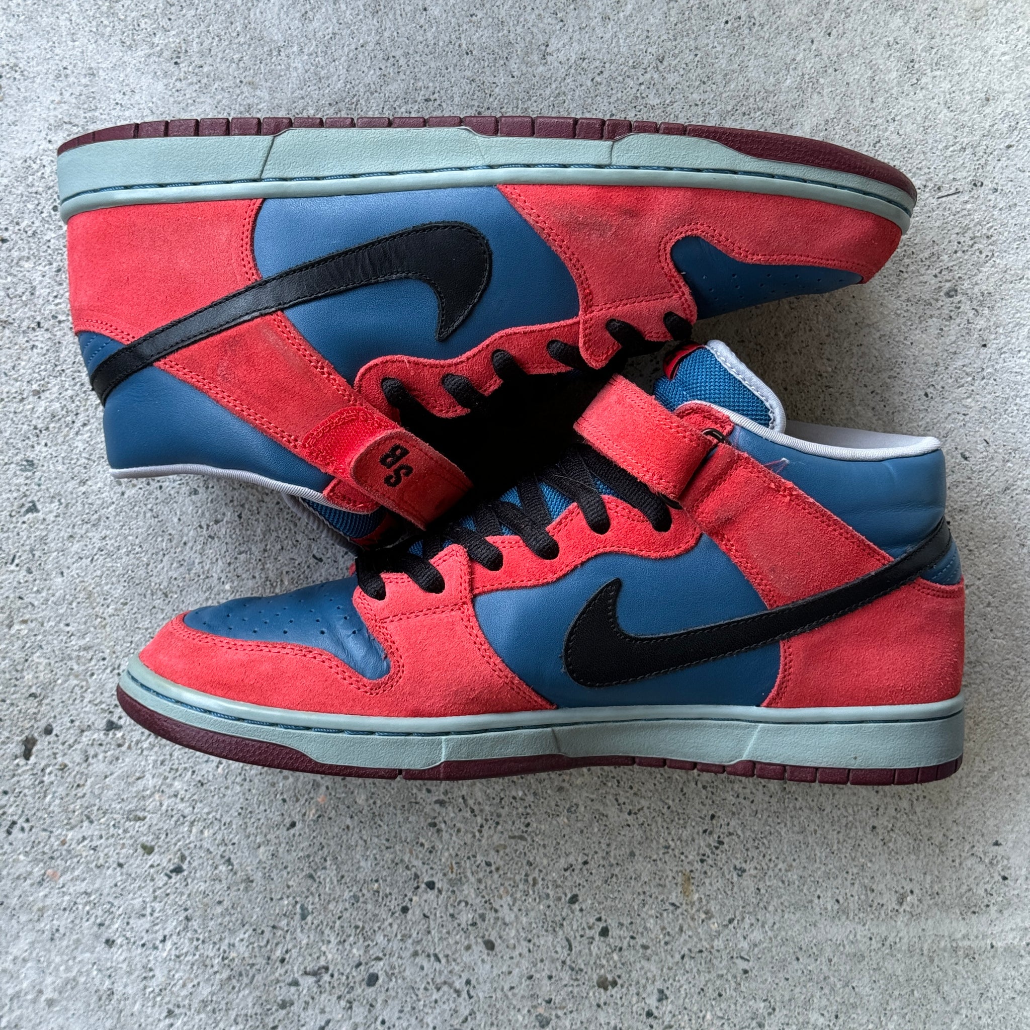 13 US - NIKE SB DUNK MID SPIDERMAN W BOX 2008