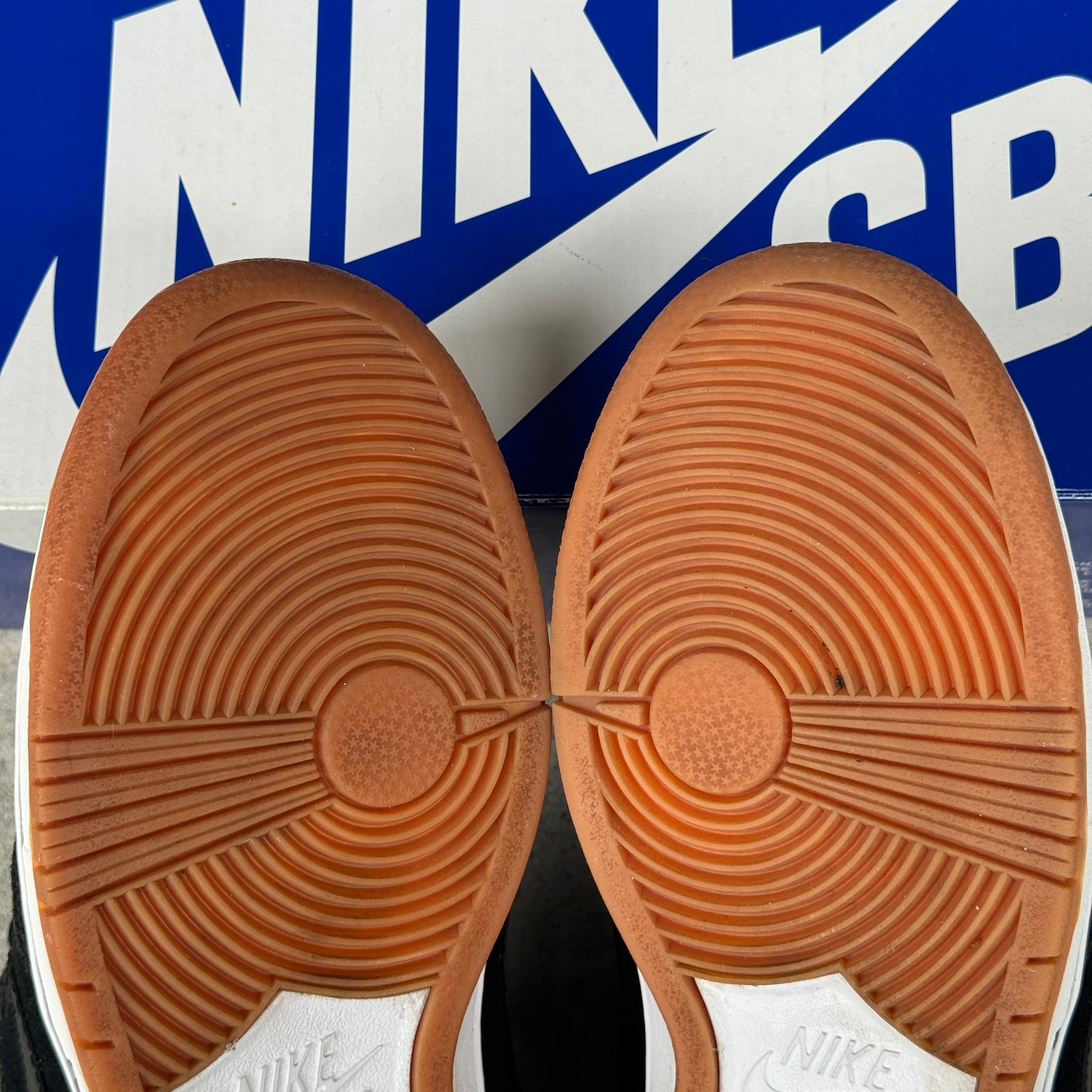 8 US - NIKE SB DUNK LOW NONTOURAGE W BOX 2012