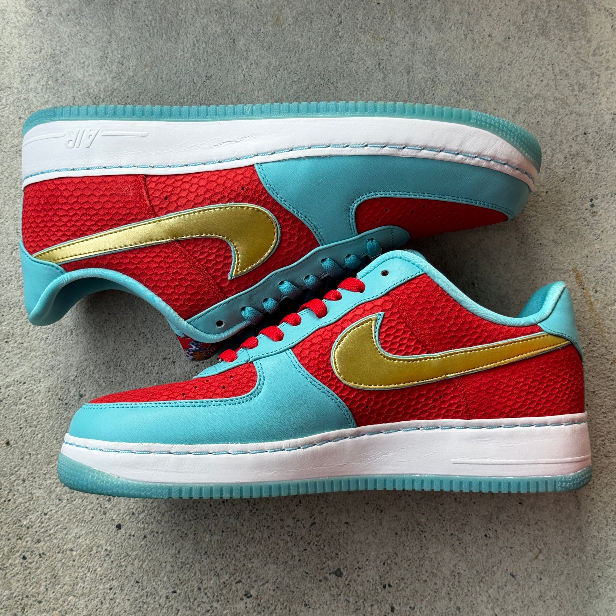 12 US - DS NIKE AIR FORCE 1 YEAR OF THE DRAGON W BOX 2012