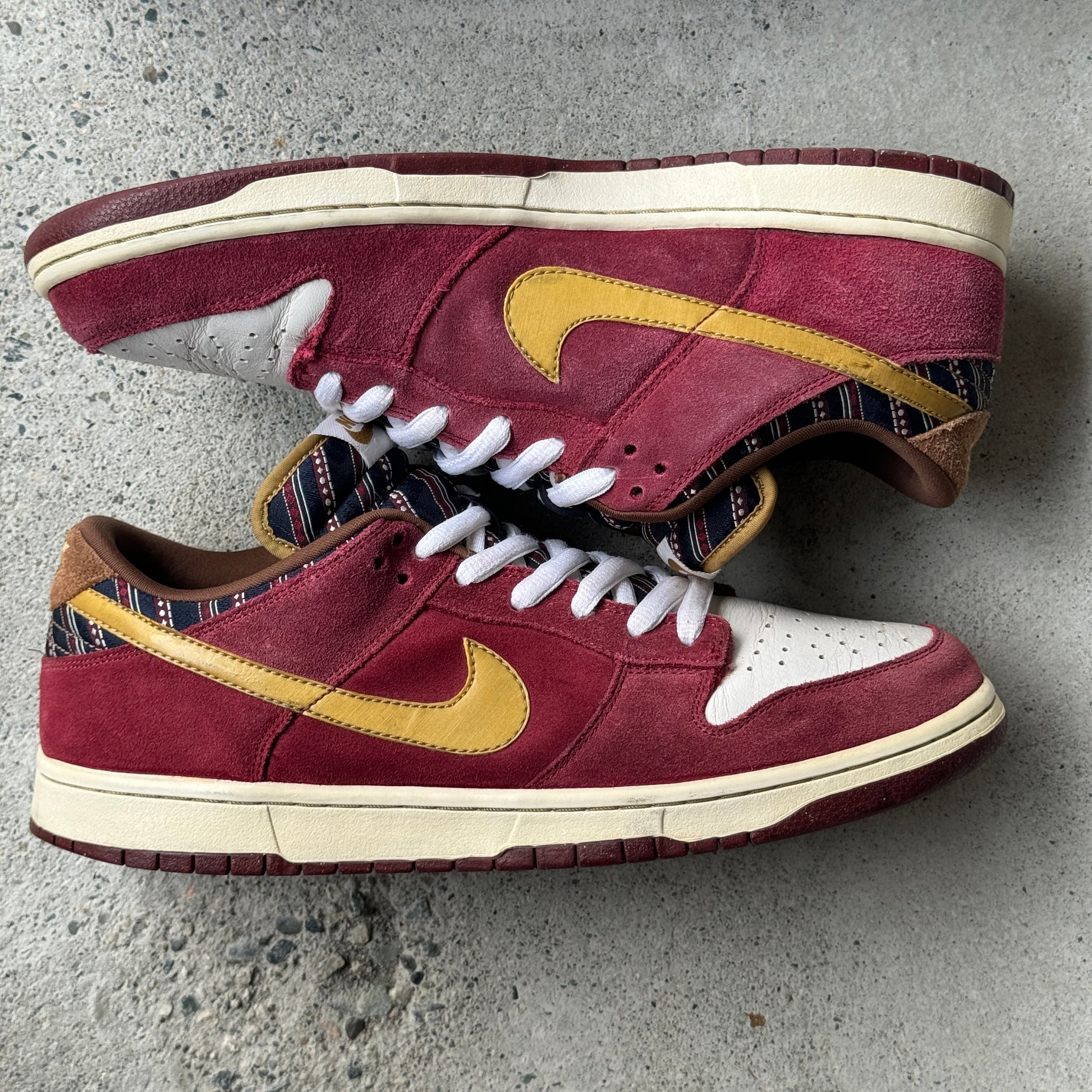 13 US - NIKE SB DUNK LOW ANCHORMAN 2009