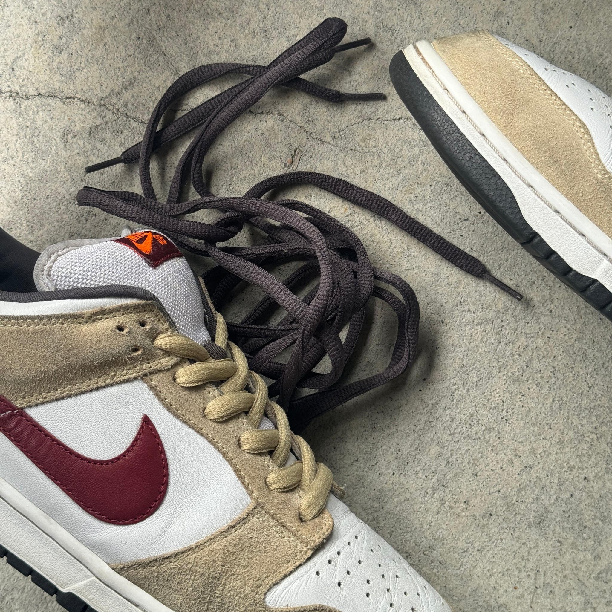 12 US - NIKE SB DUNK LOW VARSITY CRIMSON W BOX 2006