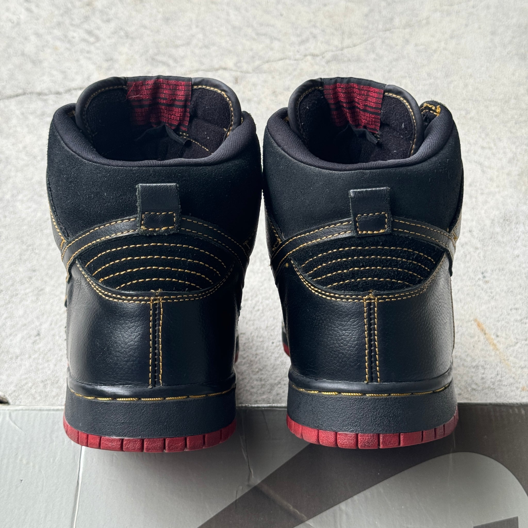 10.5 US - NIKE SB DUNK HIGH UNLUCKY W BOX 2004